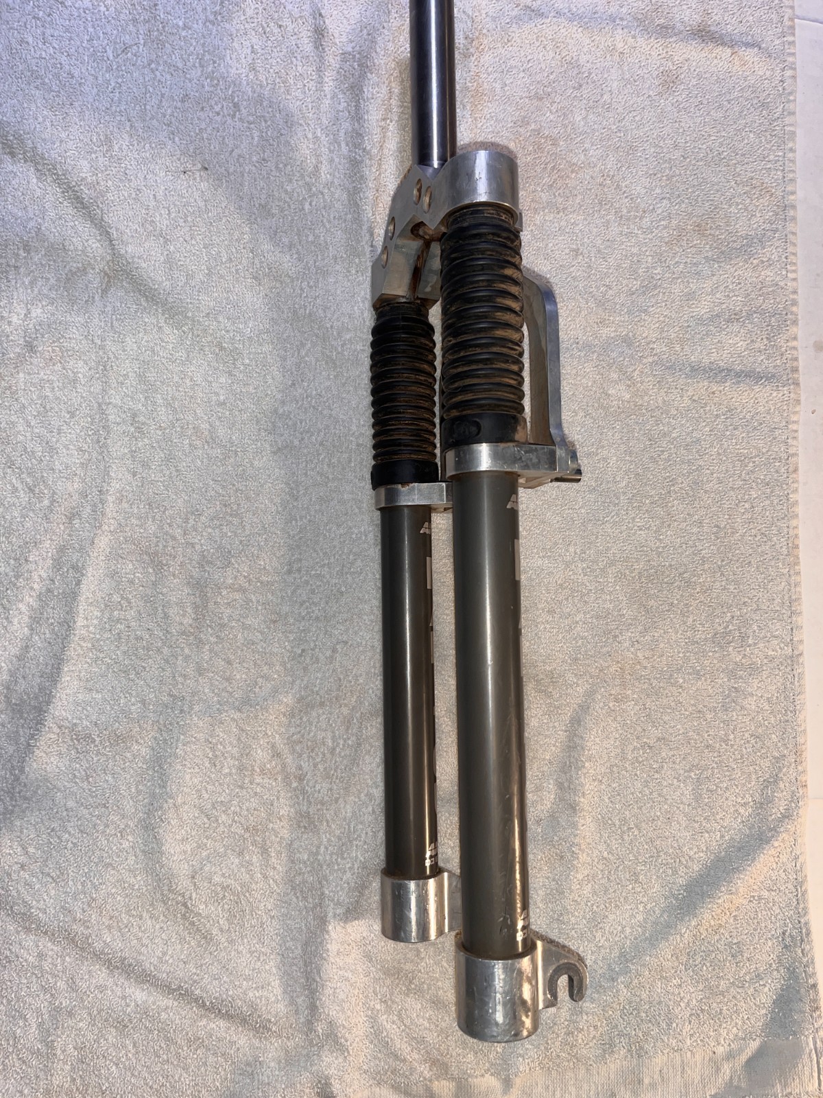 Vintage original Manitou fork, 26″, 1″ threaded, 5 3/4″ steerer, needs service
