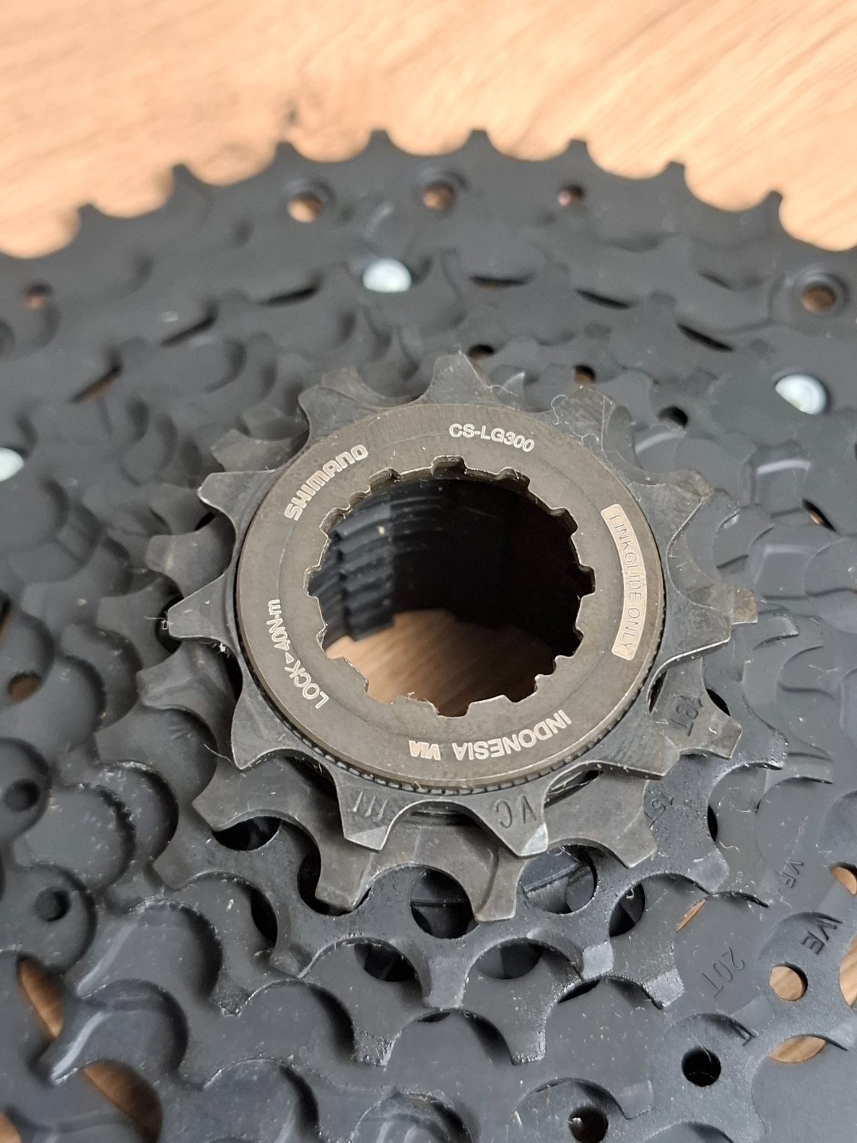 Shimano CUES CS-LG300 Cassette 9-Speed 11-41T LINKGLIDE Black NEW