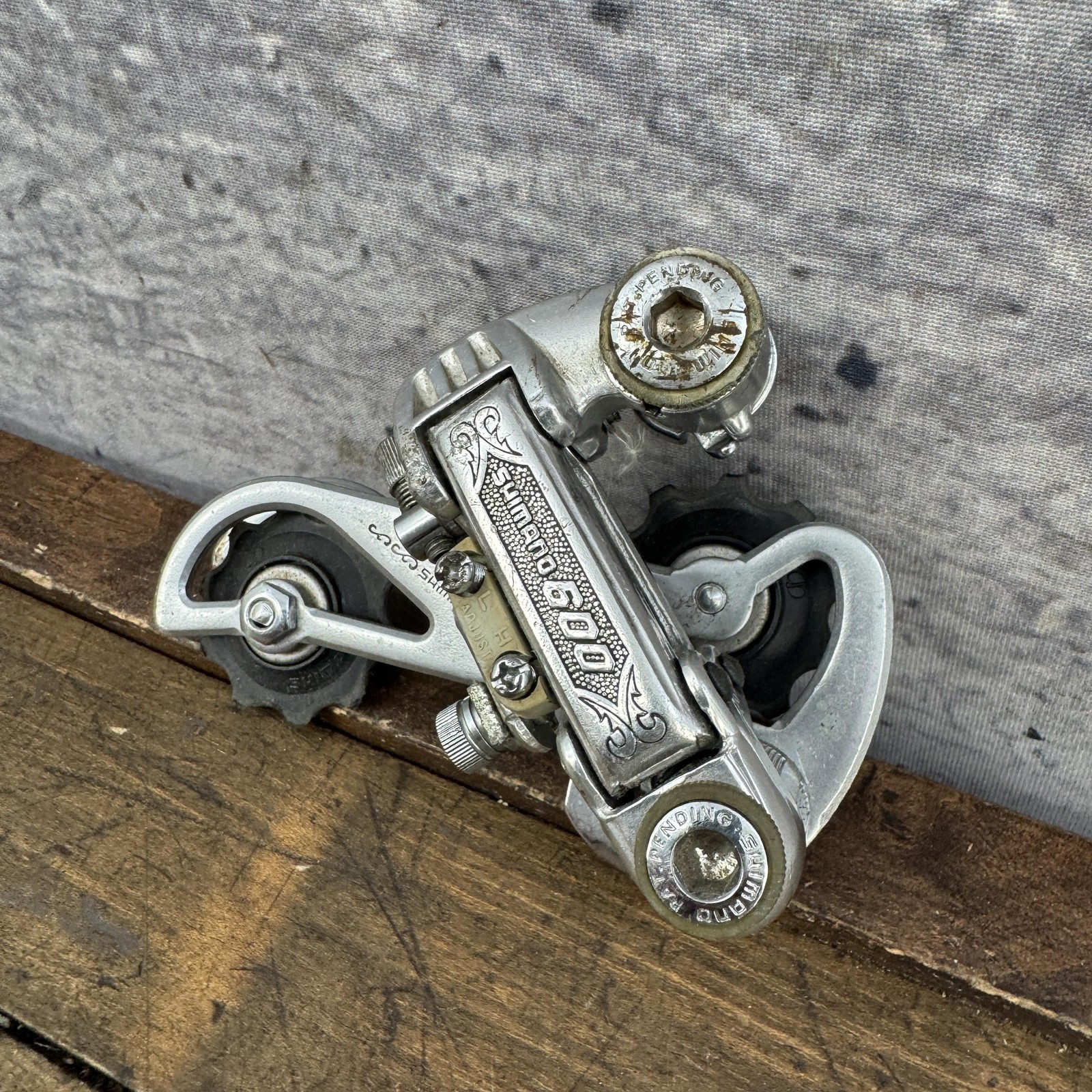 Vintage Shimano 600 Arabesque Rear Derailleur Short Cage Bolt-On Silver 80s