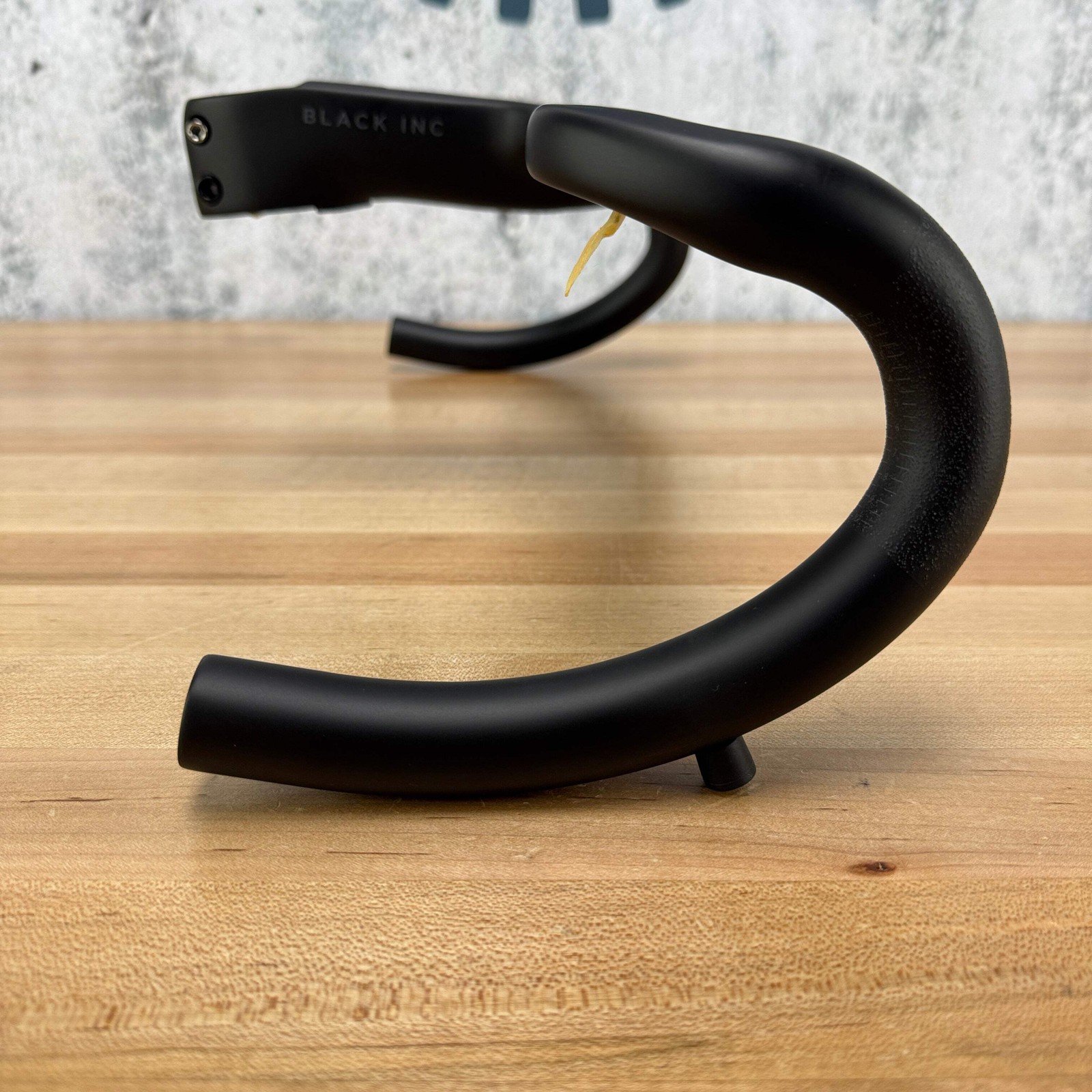 New! Black Inc AB02 Aero Carbon 38cm x 100mm -6 Degree Carbon Integrated Handleb