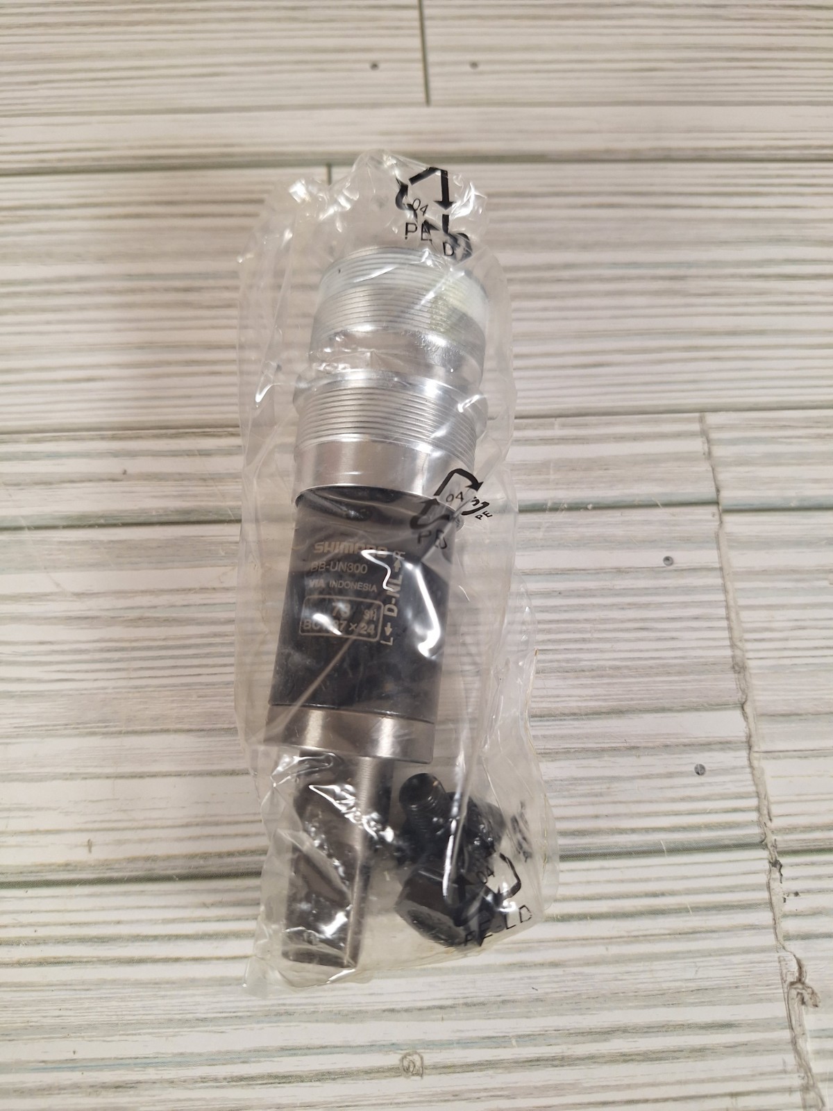 Shimano BB-UN300 Bottom Bracket – 73 – 1.37×24