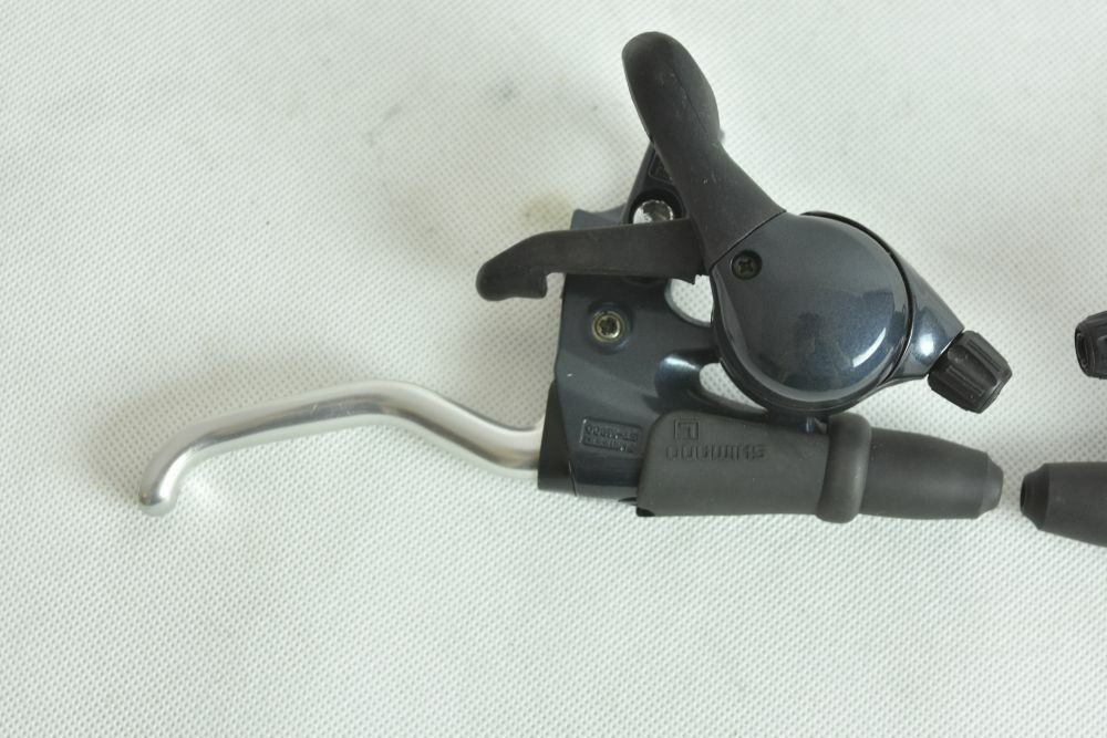 SHIMANO XTR st-m900 shifting brake levers 3×8 NOS – NEVER USED !