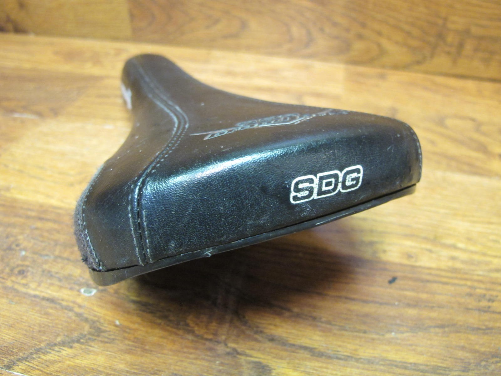 SDG GRAND PRIX RACING SADDLE