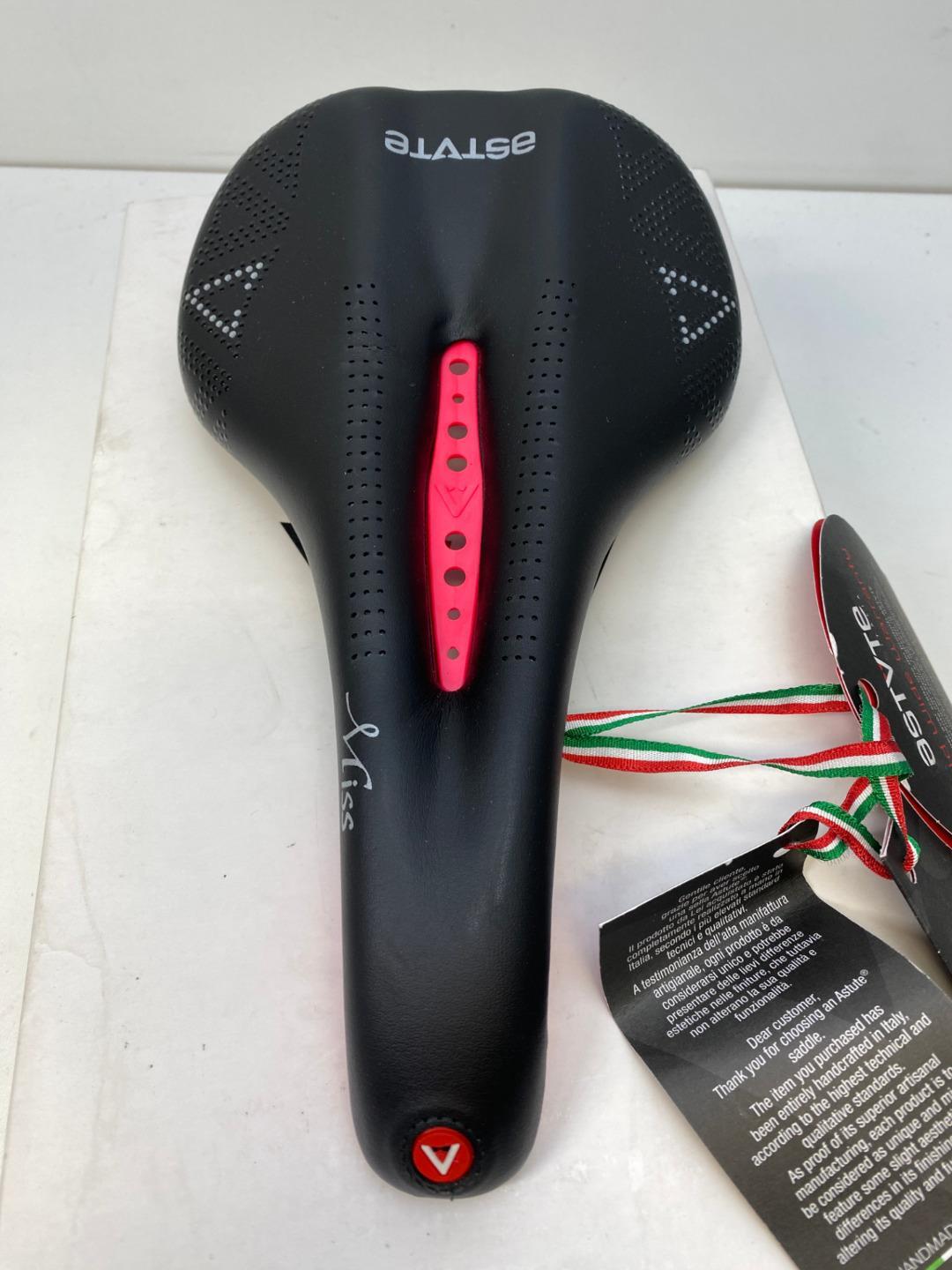 NEW Astute MISS LINE Women’s bicycle seat SADDLE 145mm Black/Pink Titan V rails