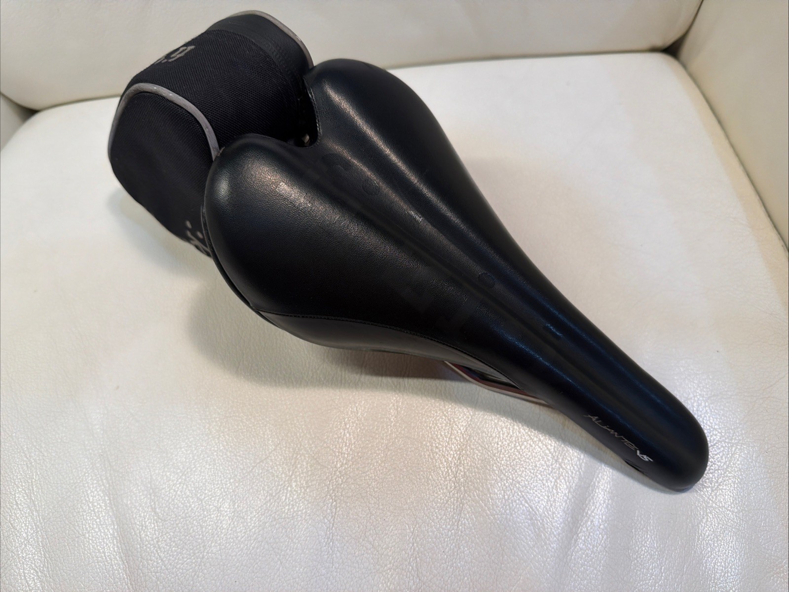 Fizik Aliante Vs Kium Rail Bike Saddle With Fizik Bag