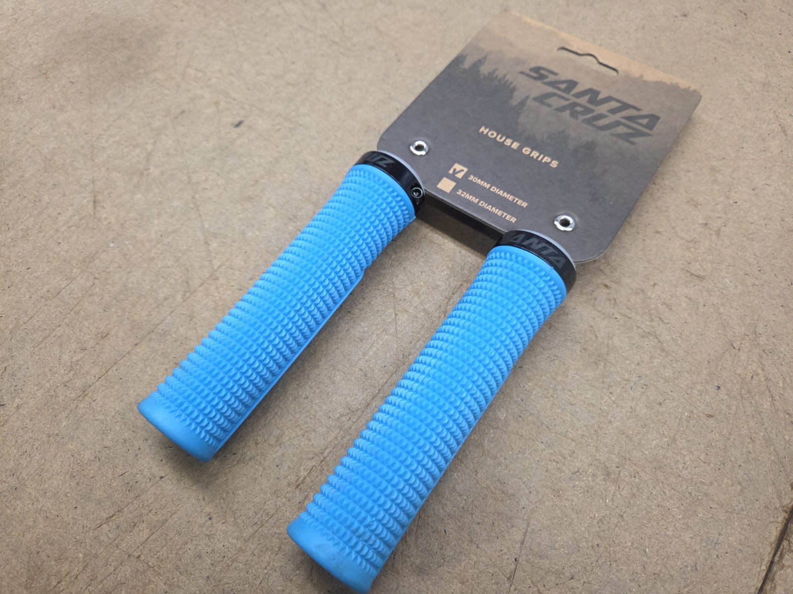 Free ship! New Santa Cruz House Lock-On MTB Bicycle Grips 30mm Blue