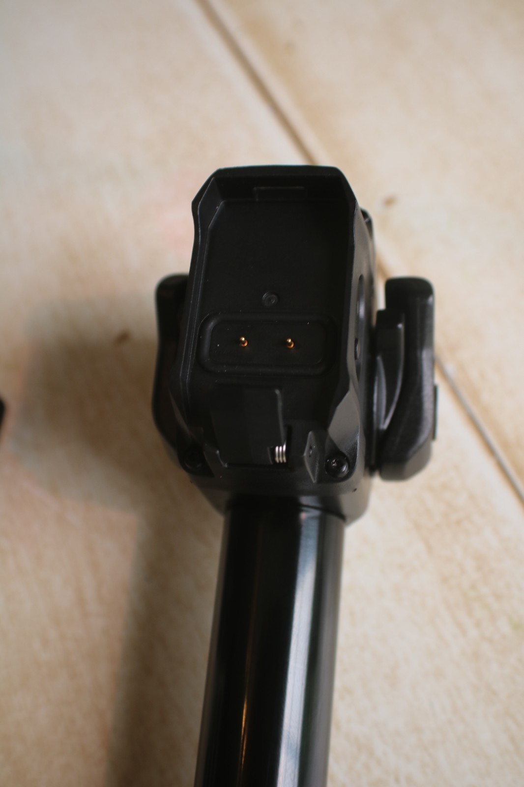 Seekrun S7 – 30.9 – 120mm Wireless Dropper Seatpost -W/Battery -Charger -Remote