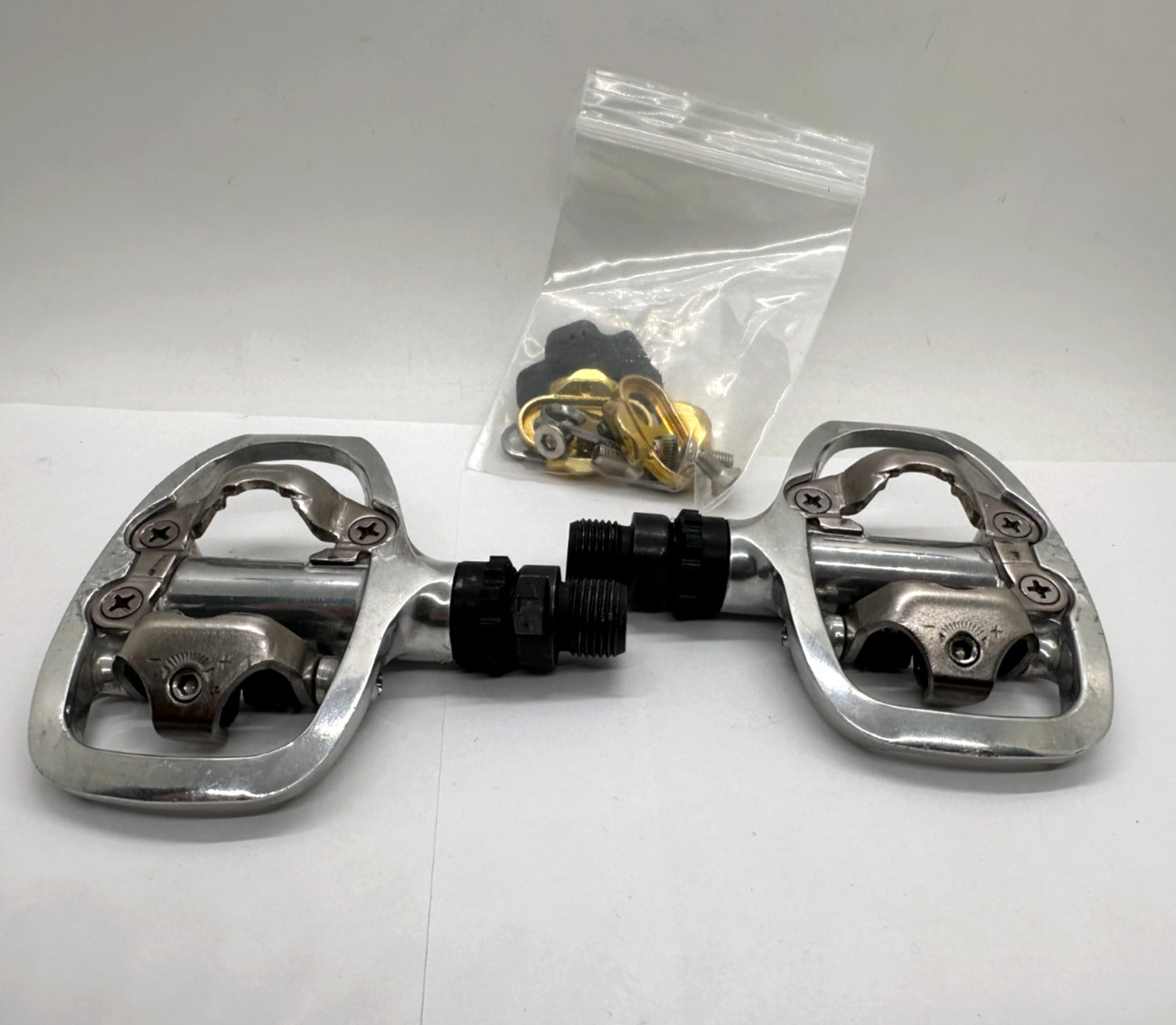 Shimano SPD Cycling Pedals Spinning Mountain Bike PD-A520 MTB Clipless 2 BOLT