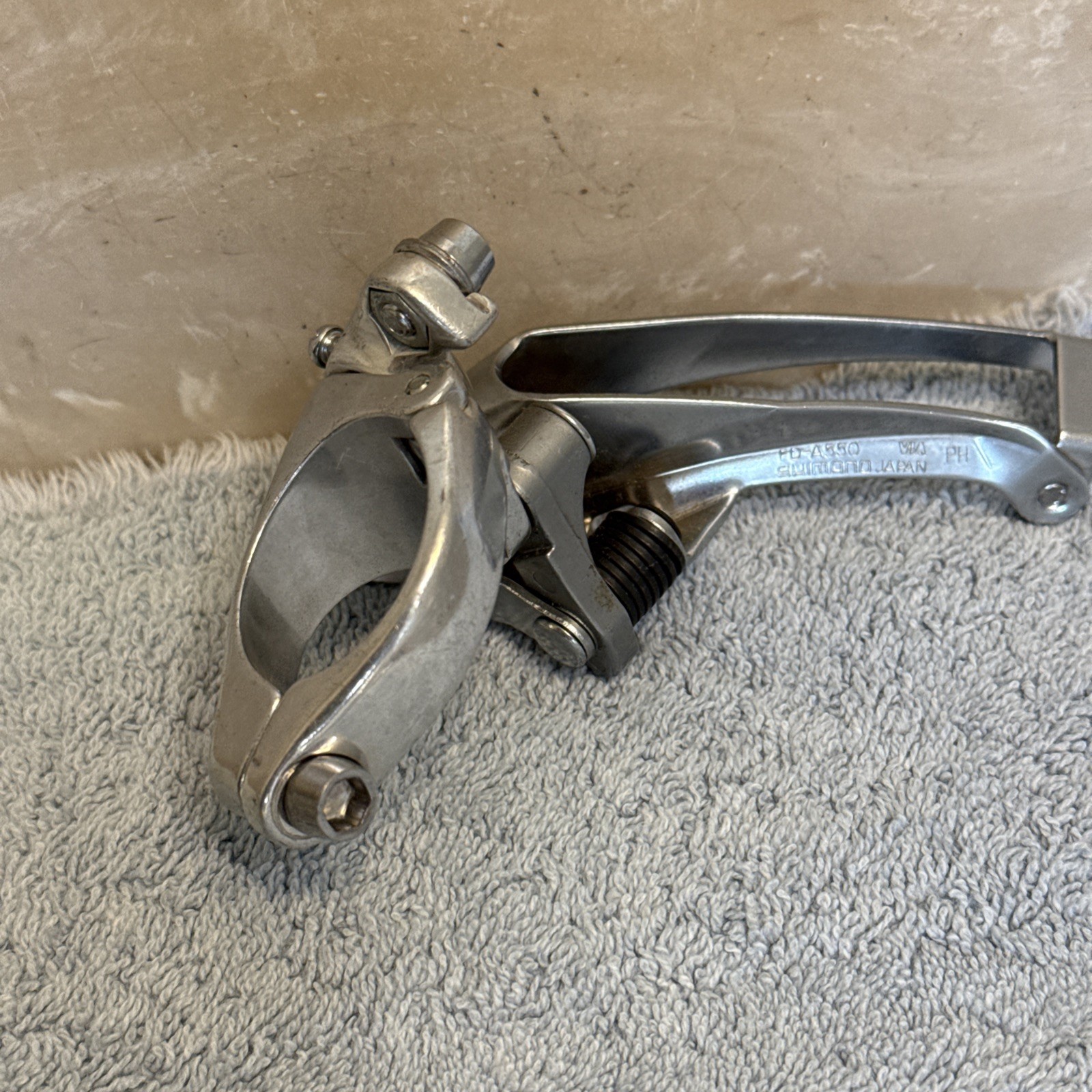 Shimano RX100 FD-A550 Front Derailleur with 28.6mm Clamp 2 x 7-Speed [ssg]