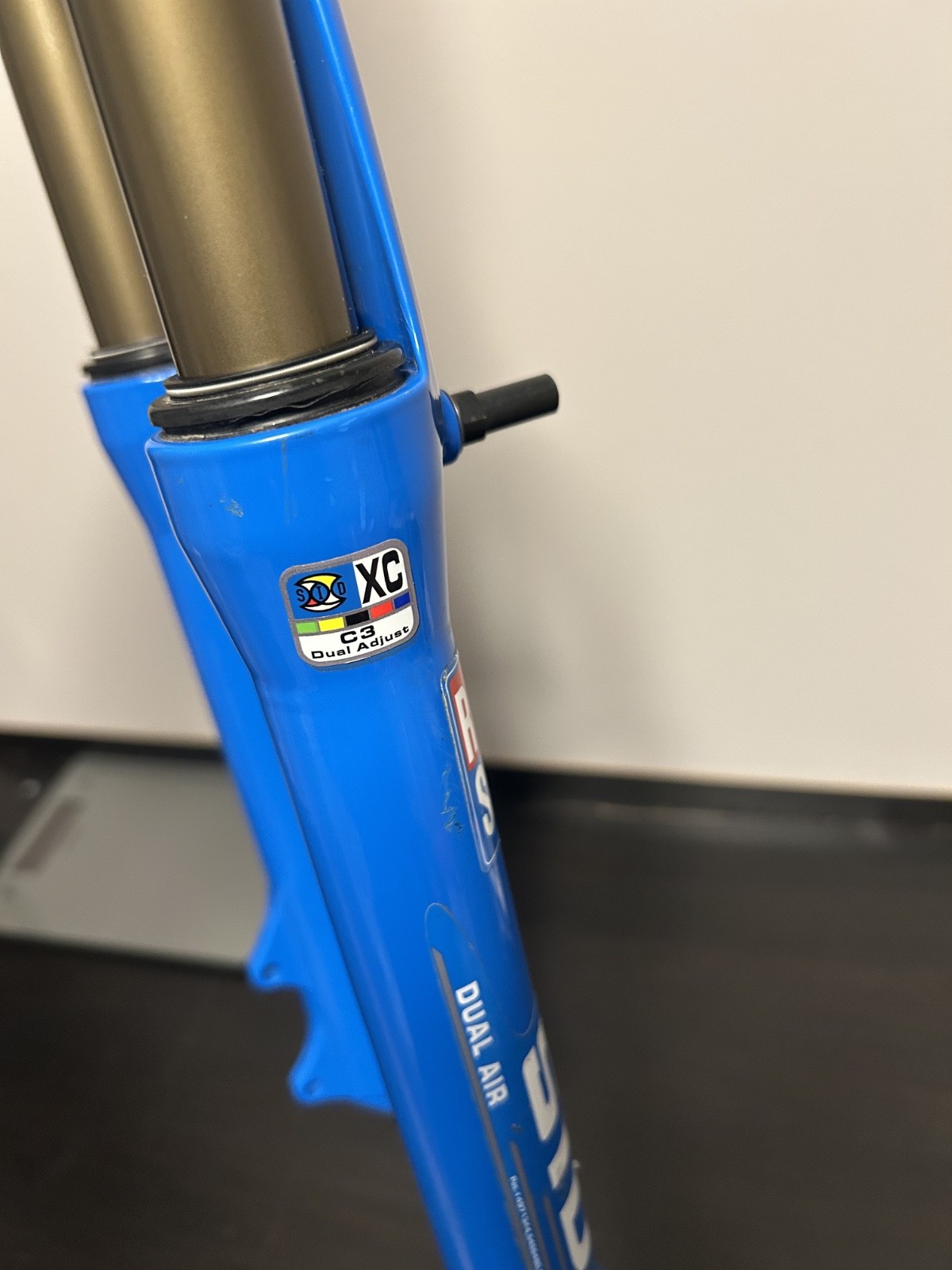 Rock Shox SID XC Dual Air/26″ 1 1/8 Threadless 63mm Travel DSC/V-Br QR 9mm Blue