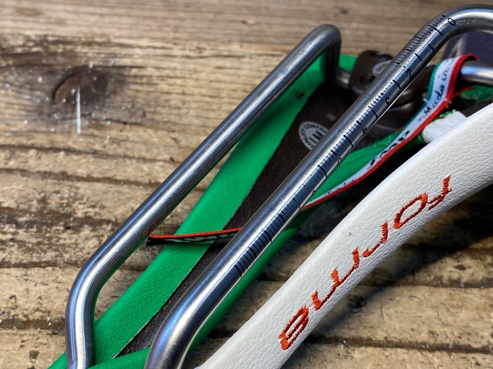 JA508 SELLE SMP forma Limited Edition Saddle White Green inox tube rail