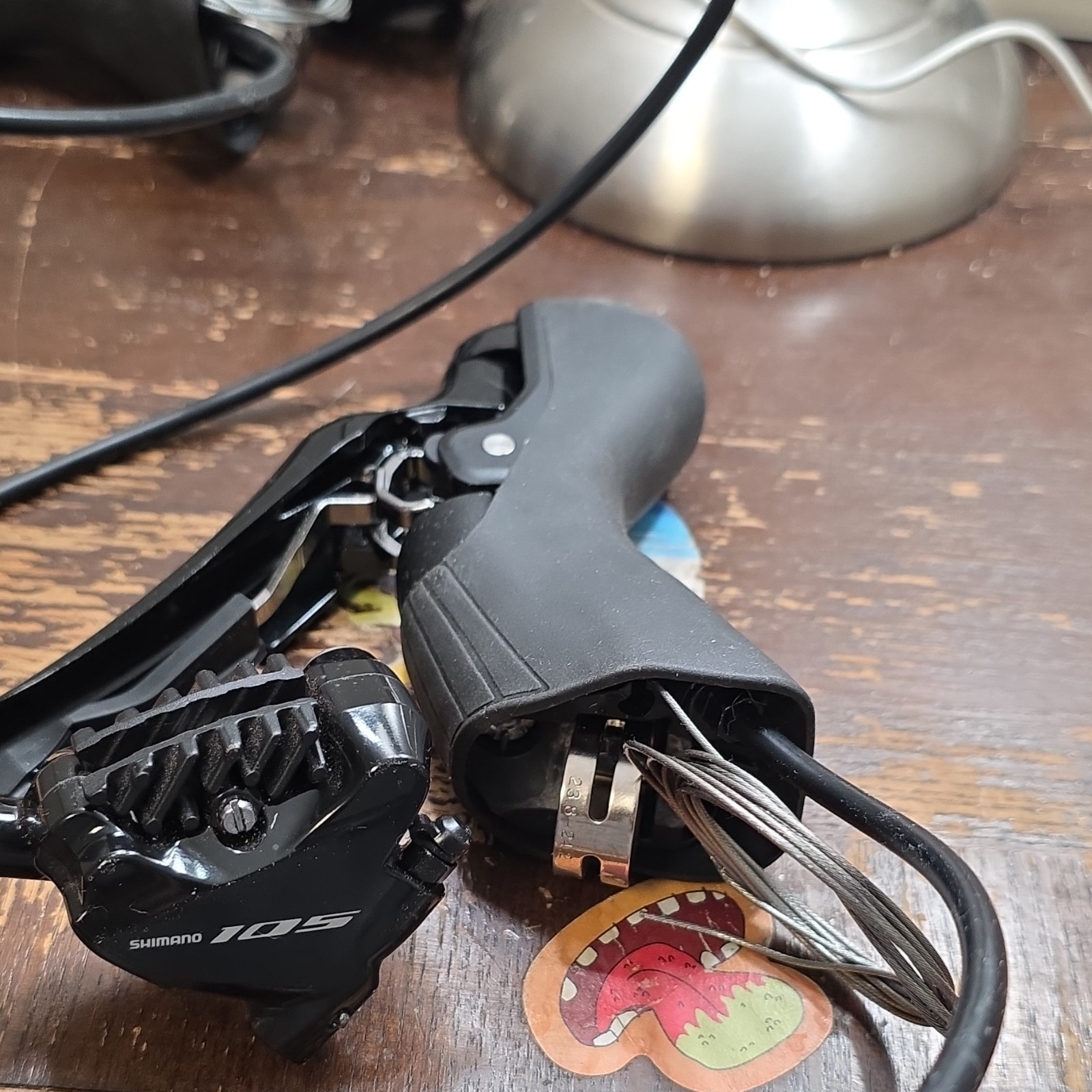 Shimano 105 ST-R7020 11-Speed Hydraulic Road Brake/Shifter Set Black w/Cables