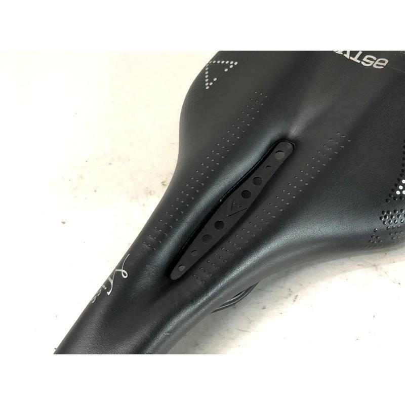 ASTUTE MISS LINE SADDLE Saddle