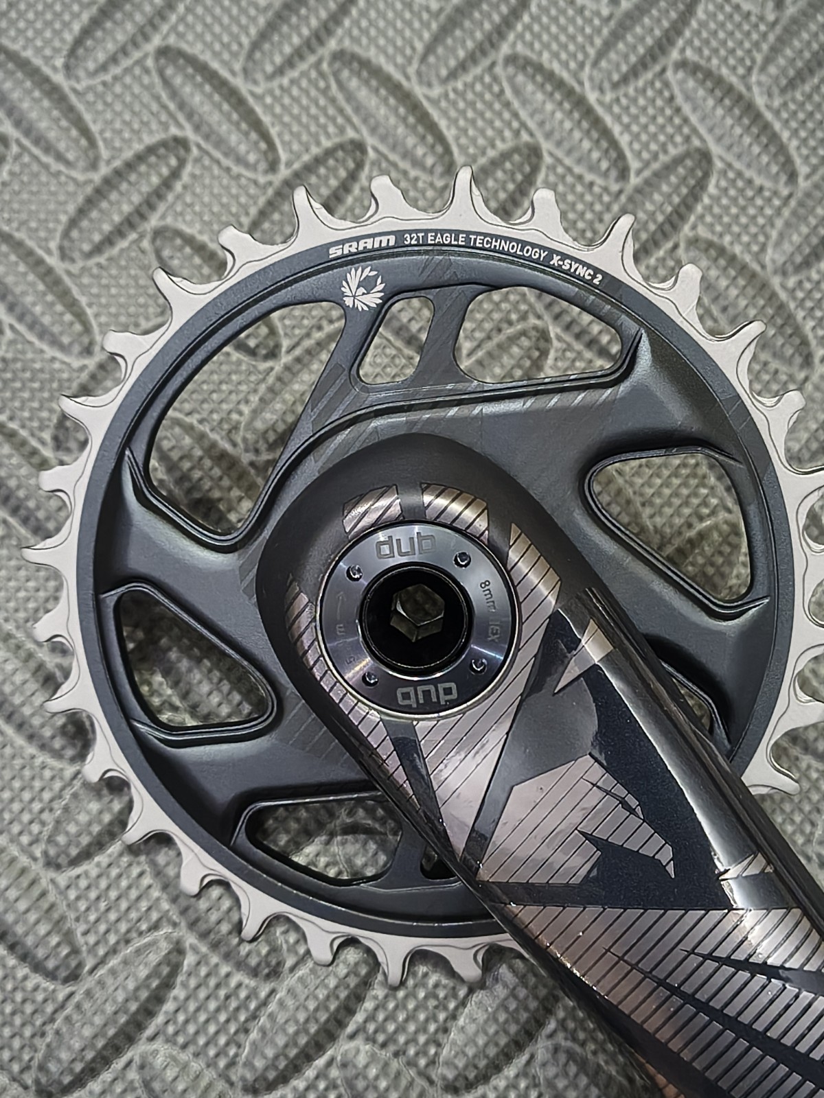 SRAM X1 Eagle DUB Carbon Crankset 175mm 32T 3mm Boost 12-Speed