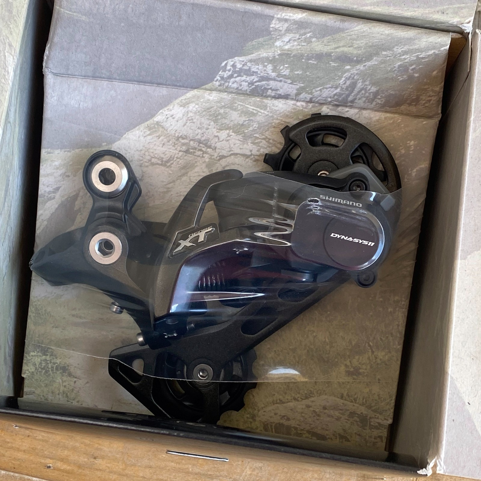 Shimano Deore XT RD-M8000-GS 11-Speed Rear Derailleur – Medium Cage – NEW