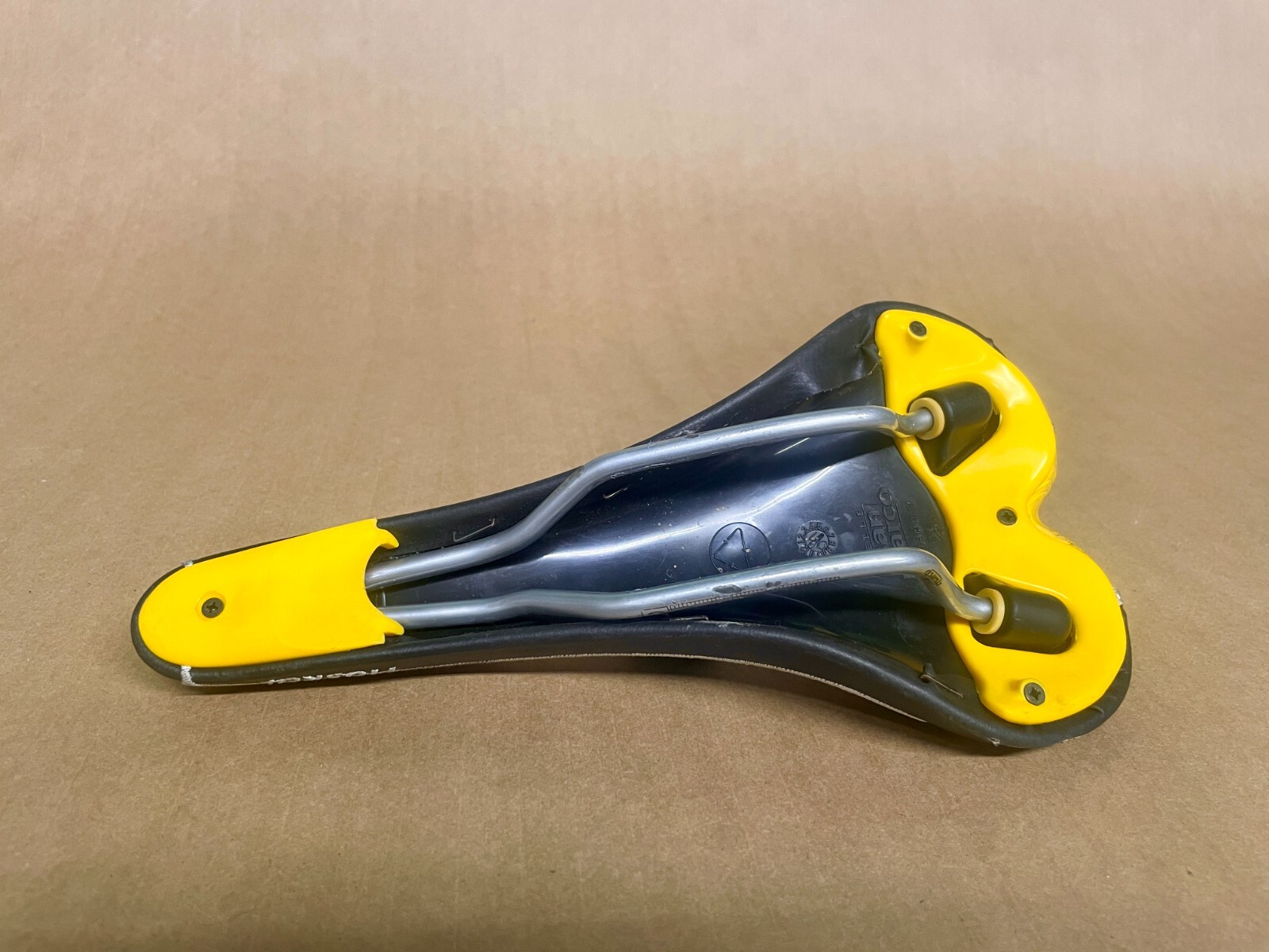 Selle San Marco Colnago Hoskar Saddle, yellow/white embroidered, steel rails