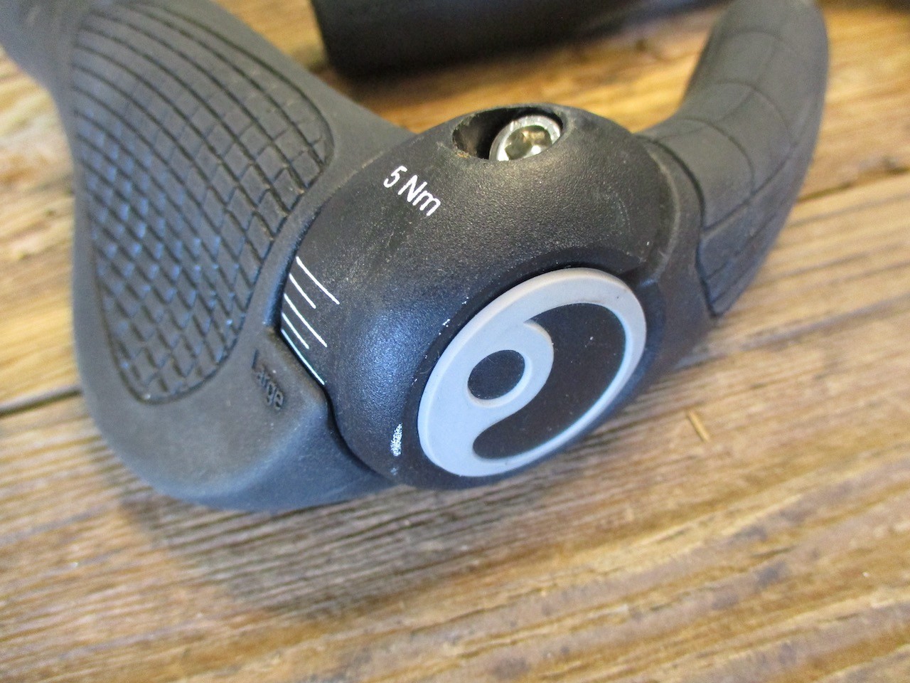 Ergon GP3 locking grips, size large, with integral bar-end extensions