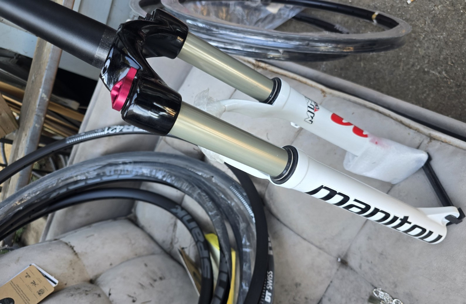 Manitou Minute Expert White Suspension Fork