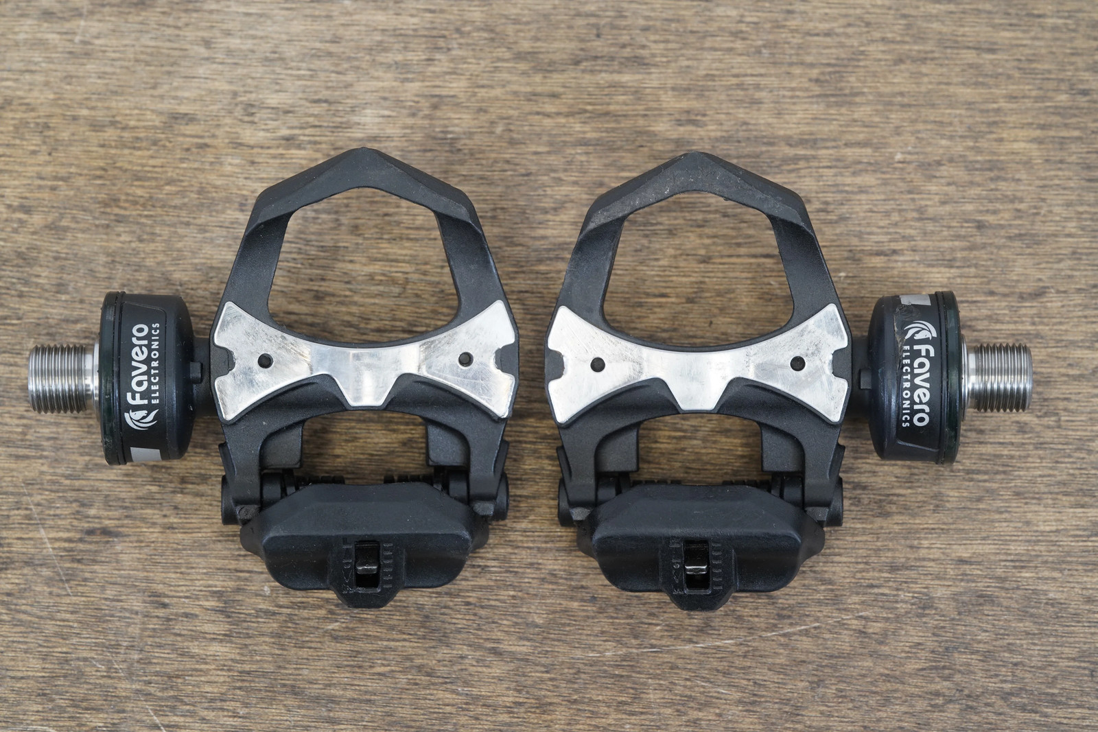 Favero Assioma Duo Dual Power Meter Road Pedals Charger 302g