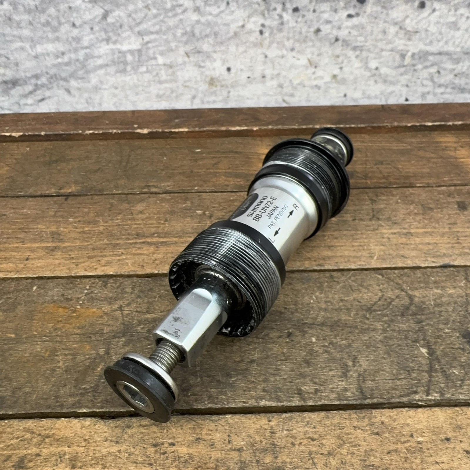 Shimano BB-UN72-E Bottom Bracket 73mm BSA 111mm Square Taper JIS Japan 90s MTB