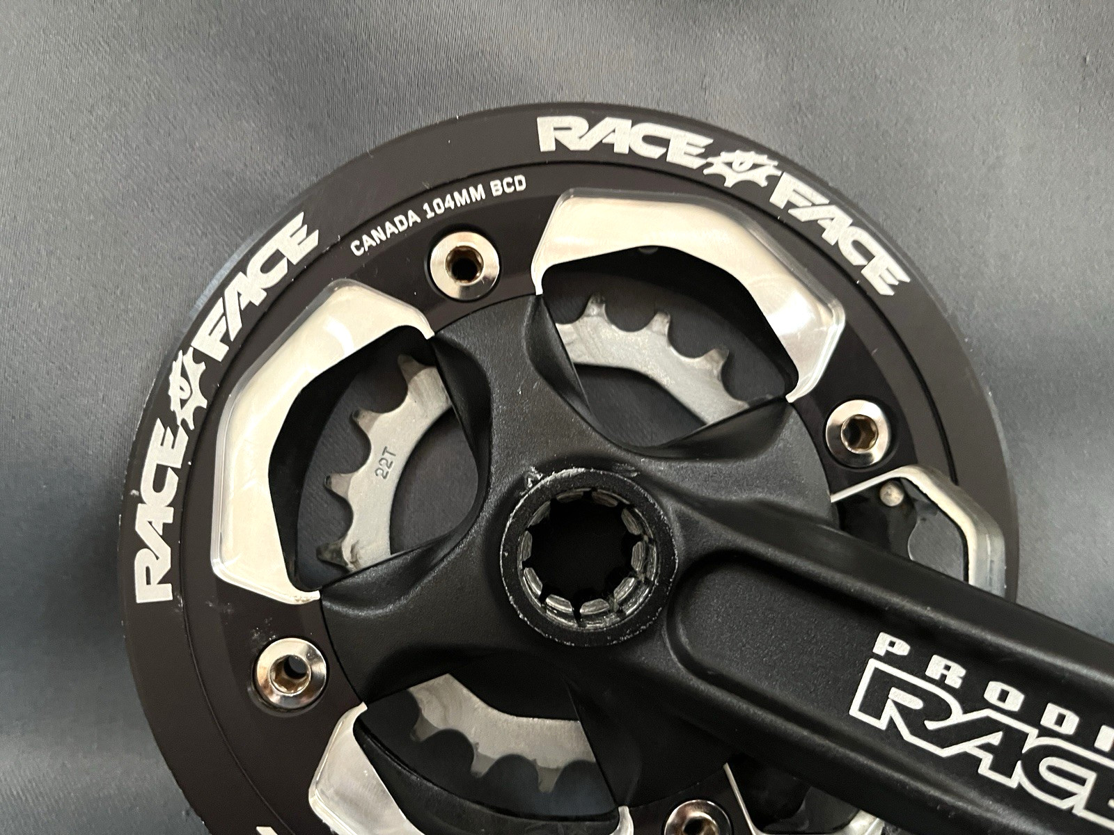 Race Face Prodigy DH MTB Crankset ISIS 175mm 32/22T 104/64mm BCD w/ Bashguard