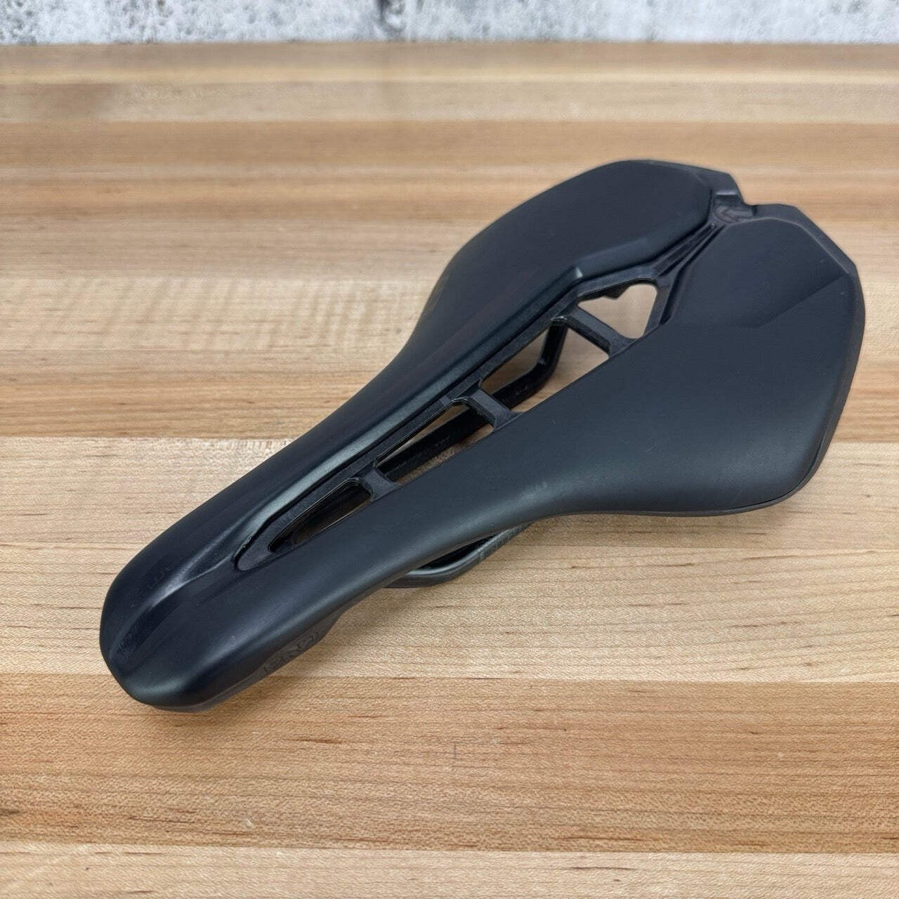 Light Use! Shimano Pro Stealth Team 152mm 7x9mm Carbon Rails Bike Saddle 166g