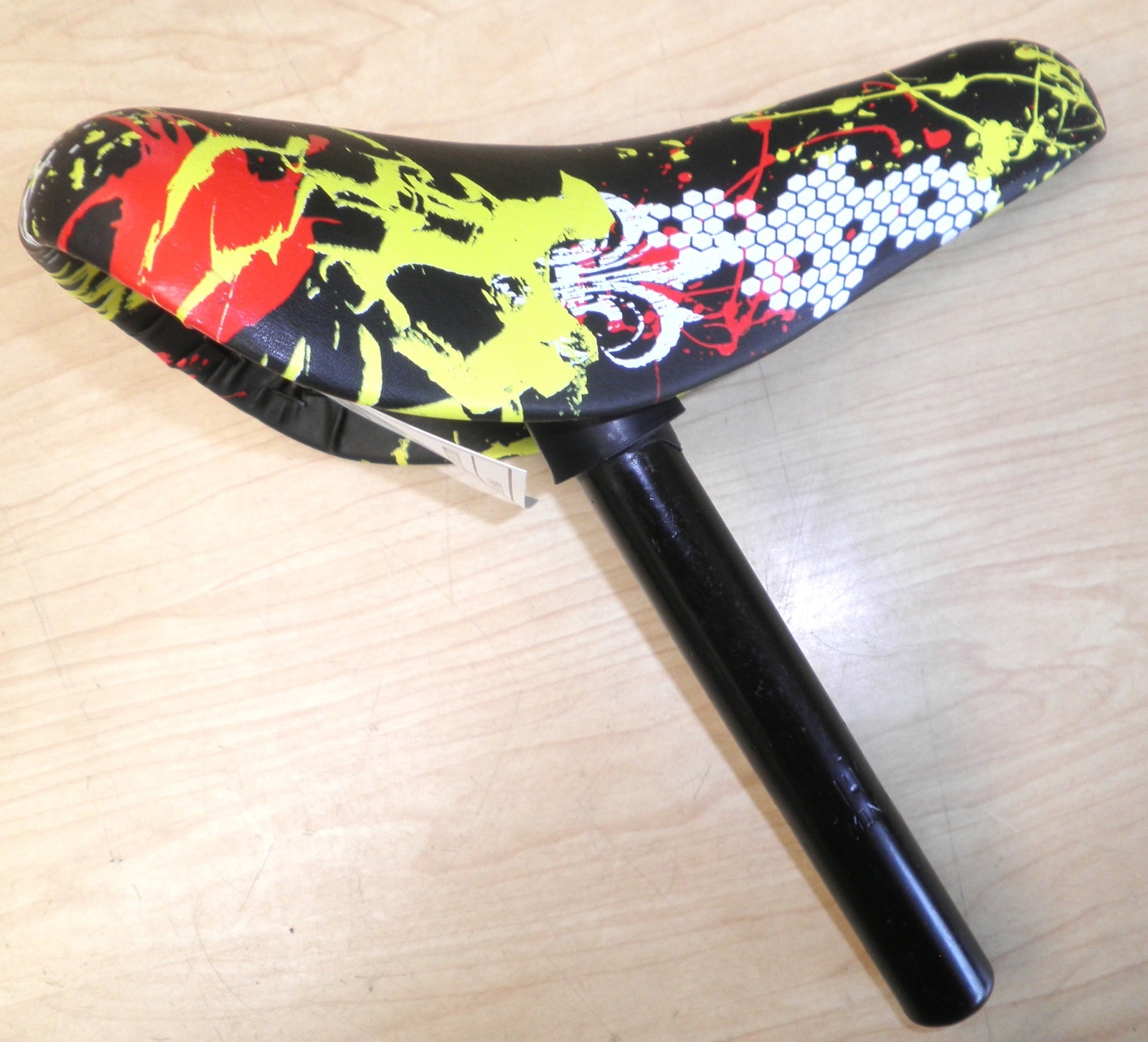 BLACK/WHITE/RED/YELLOW KIDS’ BICYCLE SADDLE/SEAT W/SEAT POST BIKE PARTS 195-3