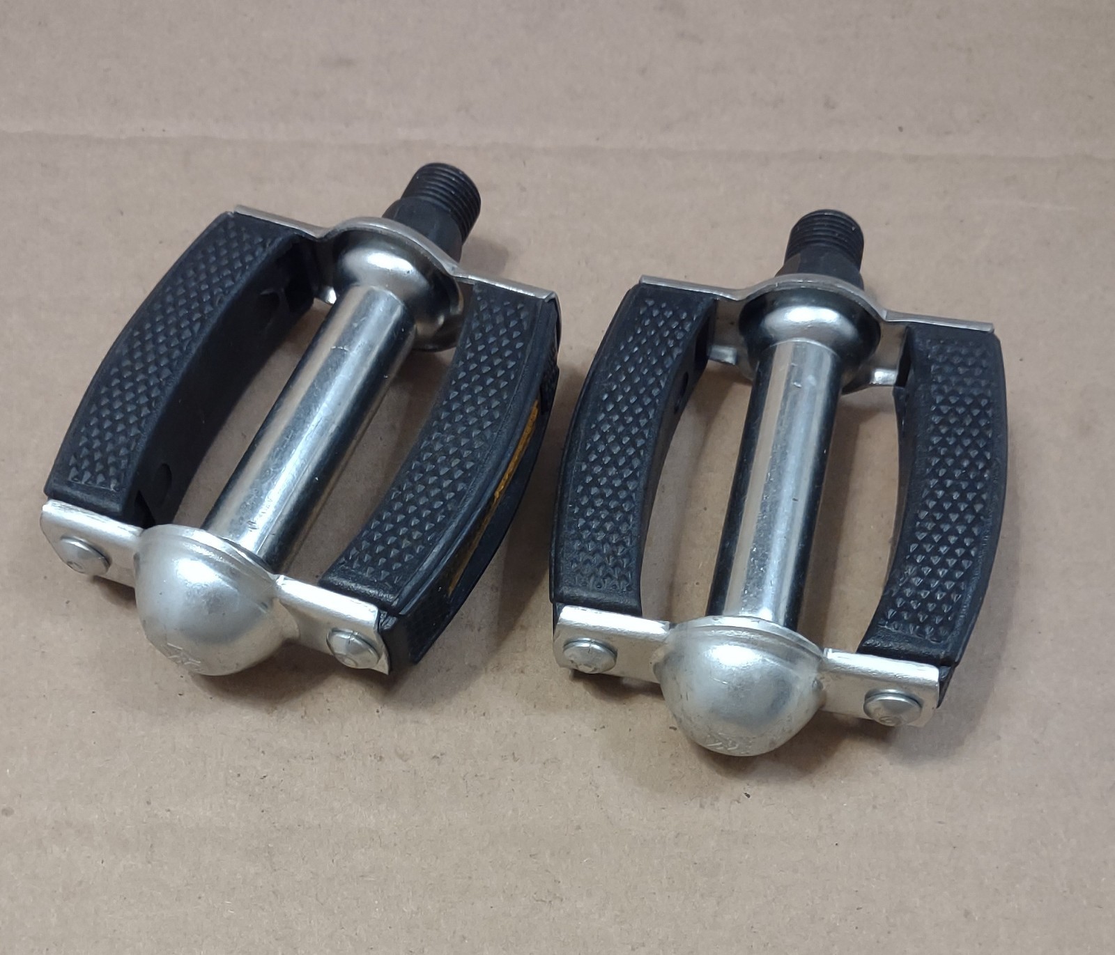 NOS Vintage Bike Pedals Kids With Reflector 9/16 in