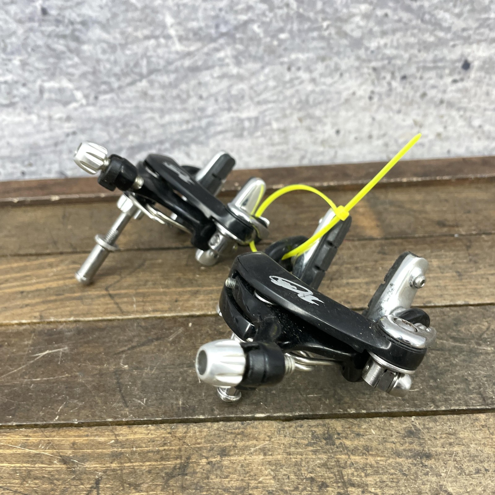Road Bike Dual Pivot Caliper Brake Set Black Side Pull F/R Road Racing Pads Pair