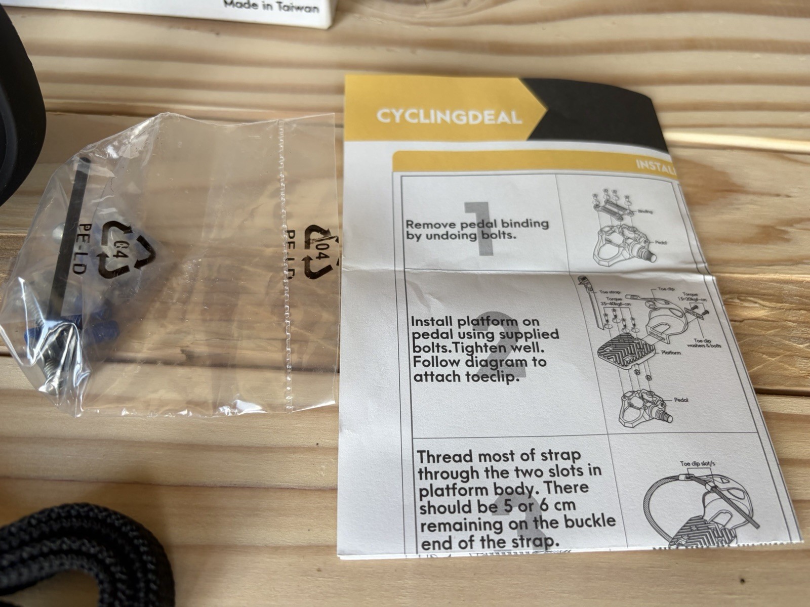 CyclingDeal Pedals Platform Adapters with Toe Clips & Straps