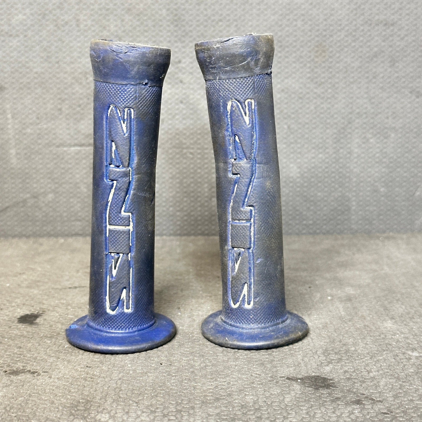 Vintage Sinz BMX Handlebar Grips Blue Slip On 5.25 in Flared Bicycle