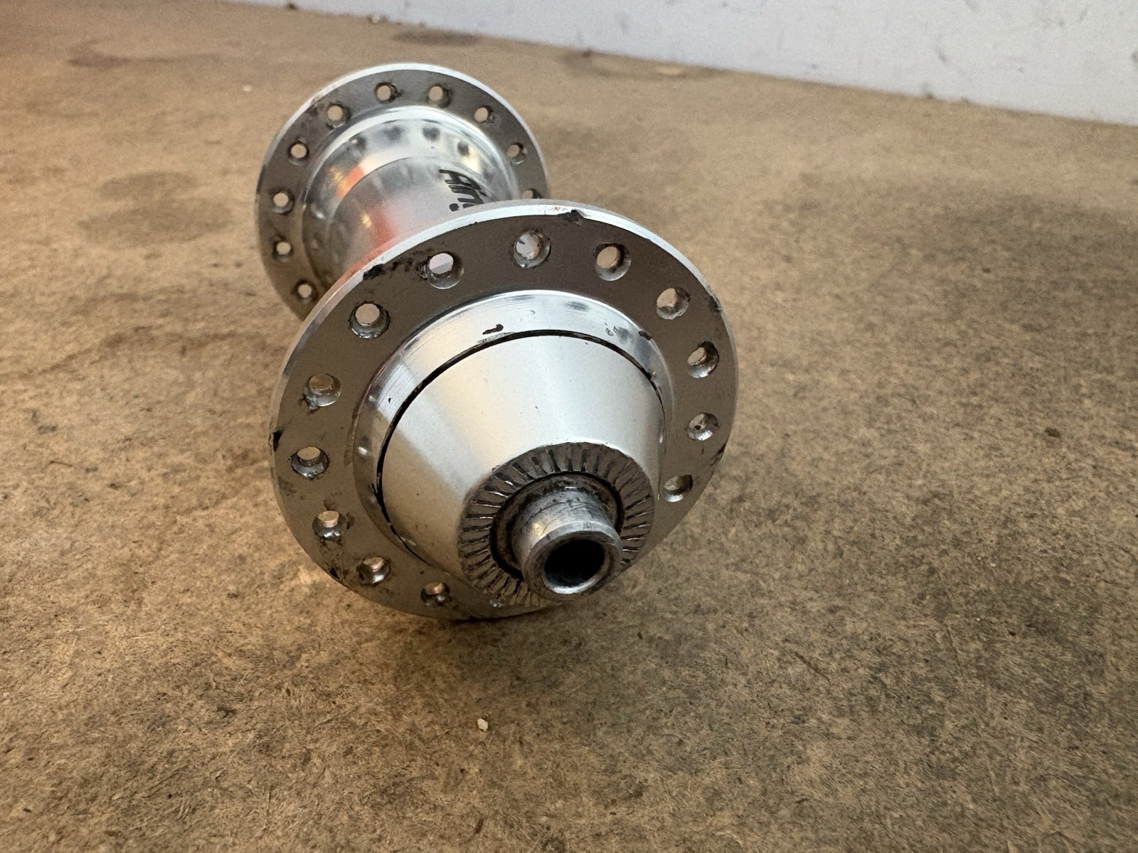 Vintage Ringle Super Bubba 32-Hole Front Hub – 100mm Spacing, Silver