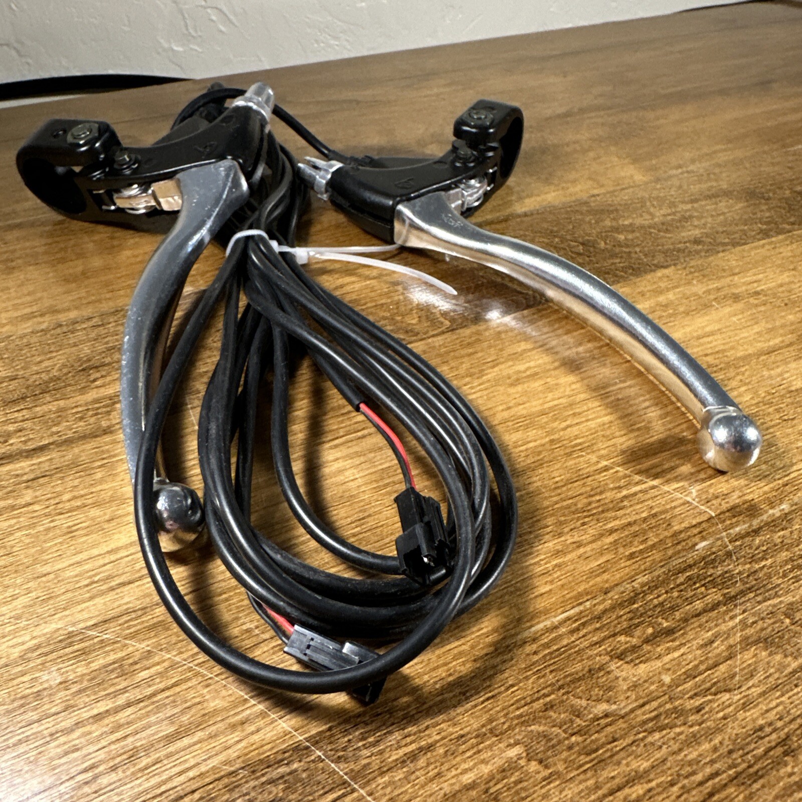 1Pair Electric Bike E-scooter Brake Lever Parking Cut-Off Power Assembly