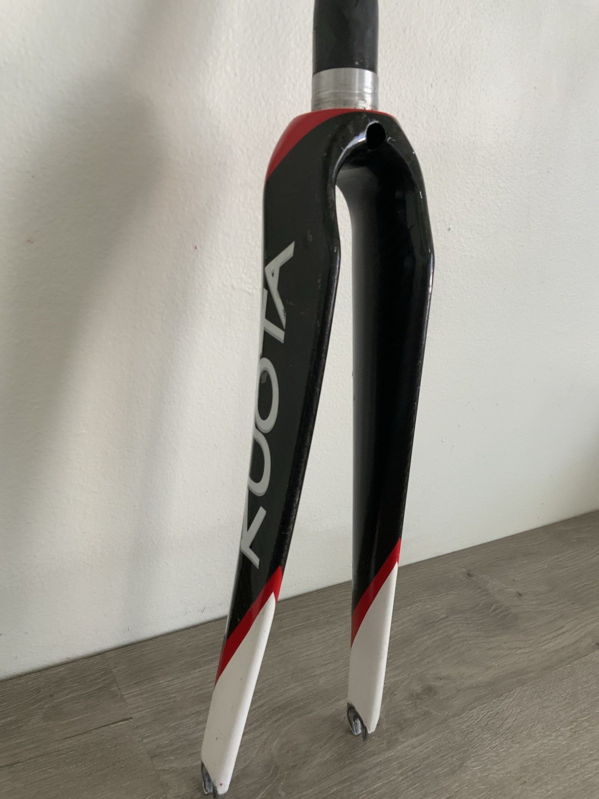 KUOTA CARBON FORK 700C TAPERED STEERER 258 MM LENGTH 398 GRAMS
