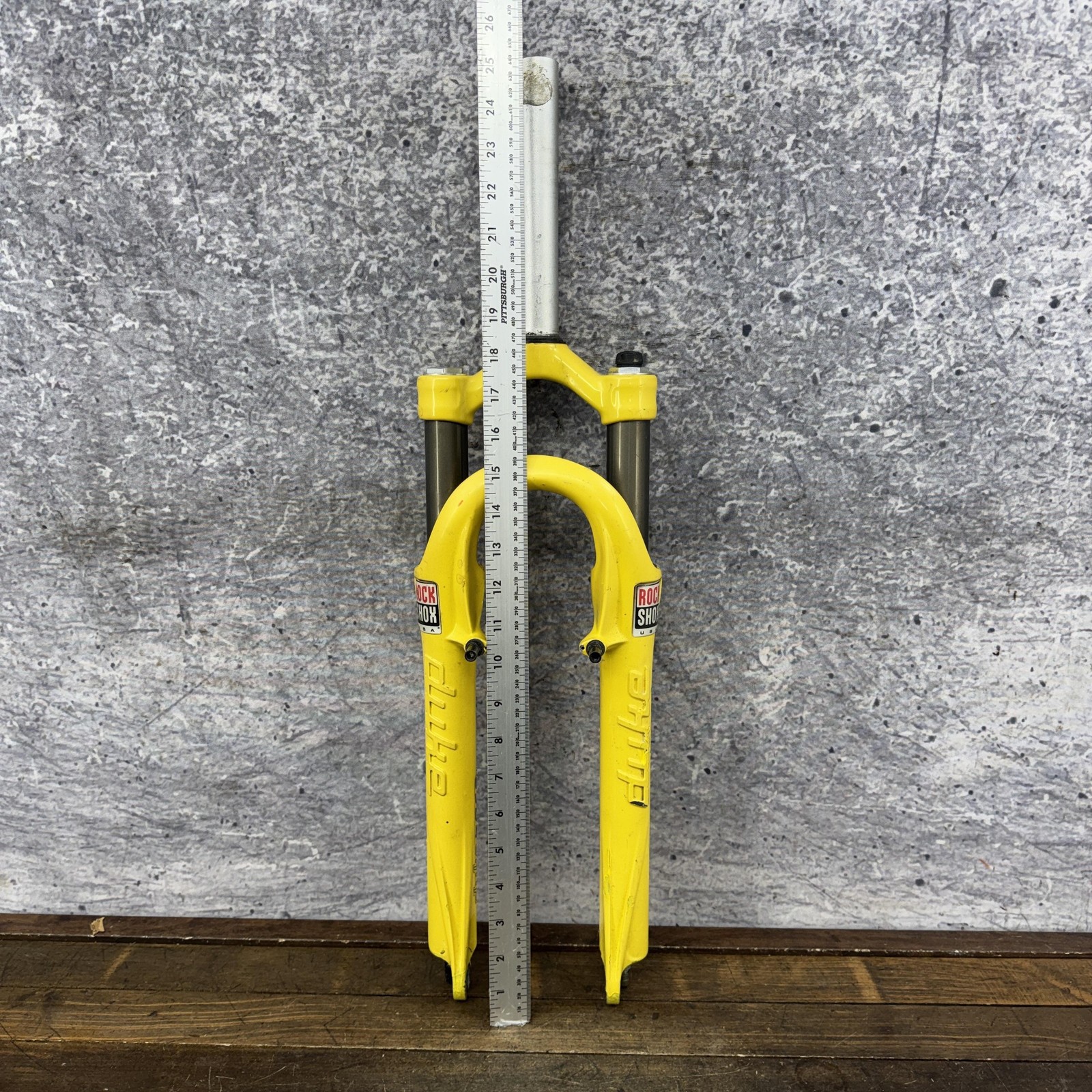 Vintage RockShox Duke Race Suspension Fork 26 1 1/8 Threadless V-Brake Yellow