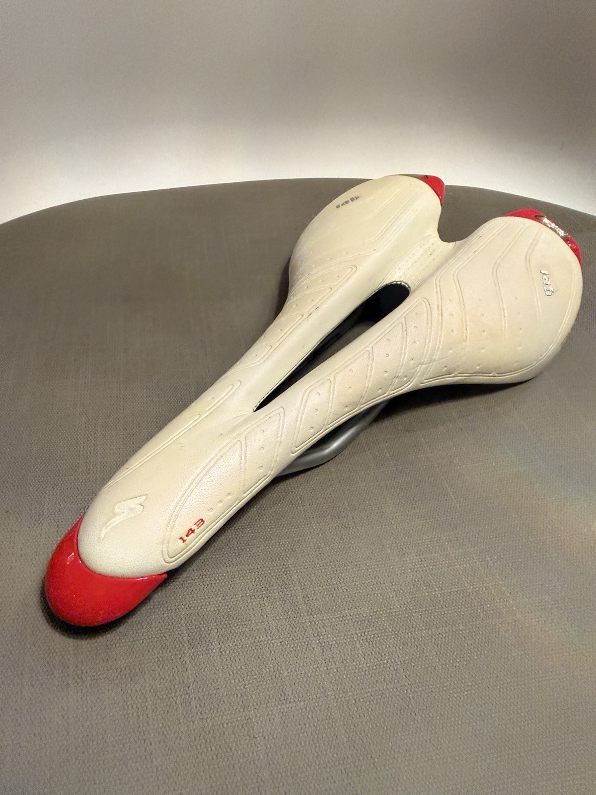 Specialized Toupe Gel 143mm Bicycle Saddle, White, Low Miles, No Damage