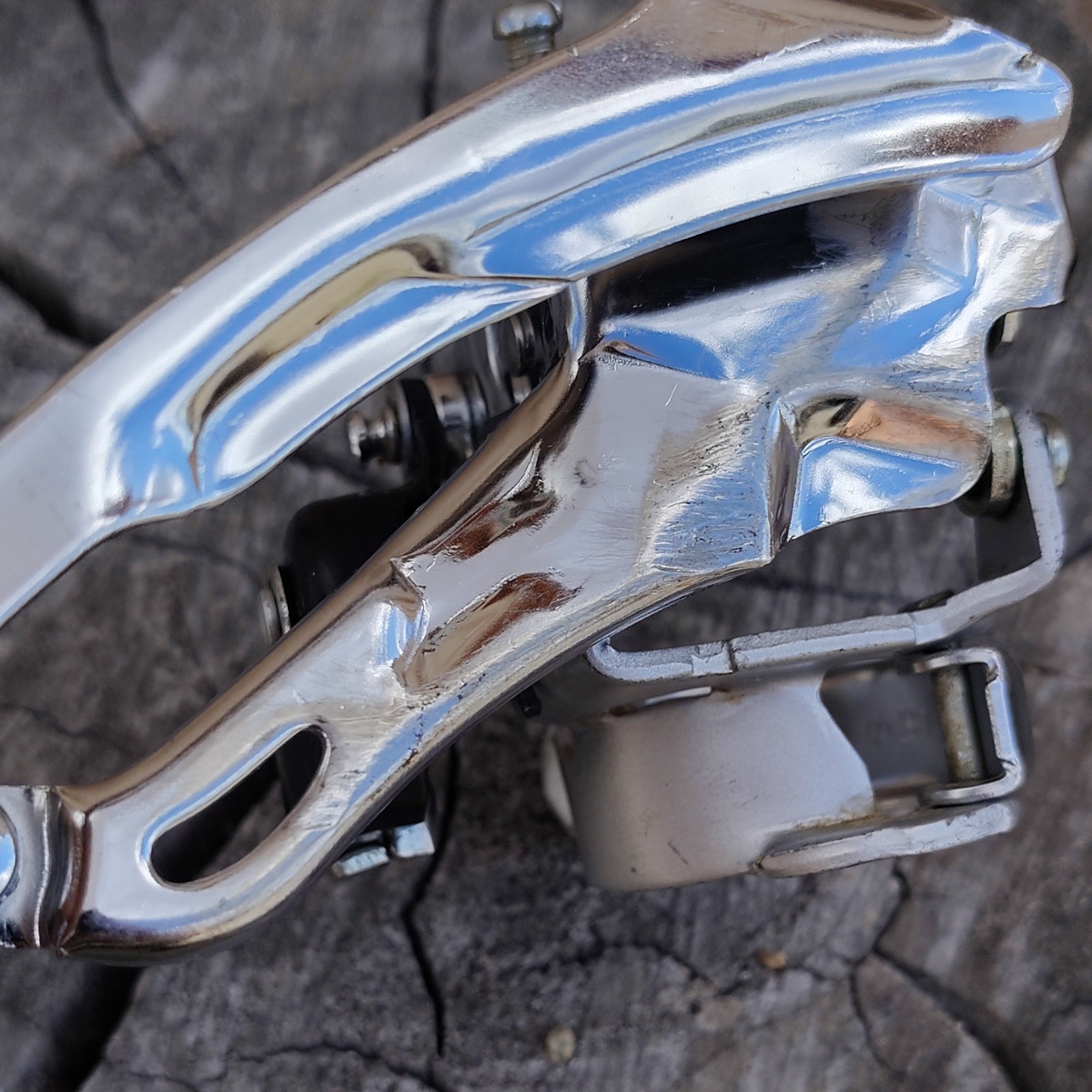 Shimano FD-M330 Front Derailleur 31.8 Low Mount Top Pull Japan Silver Vintage