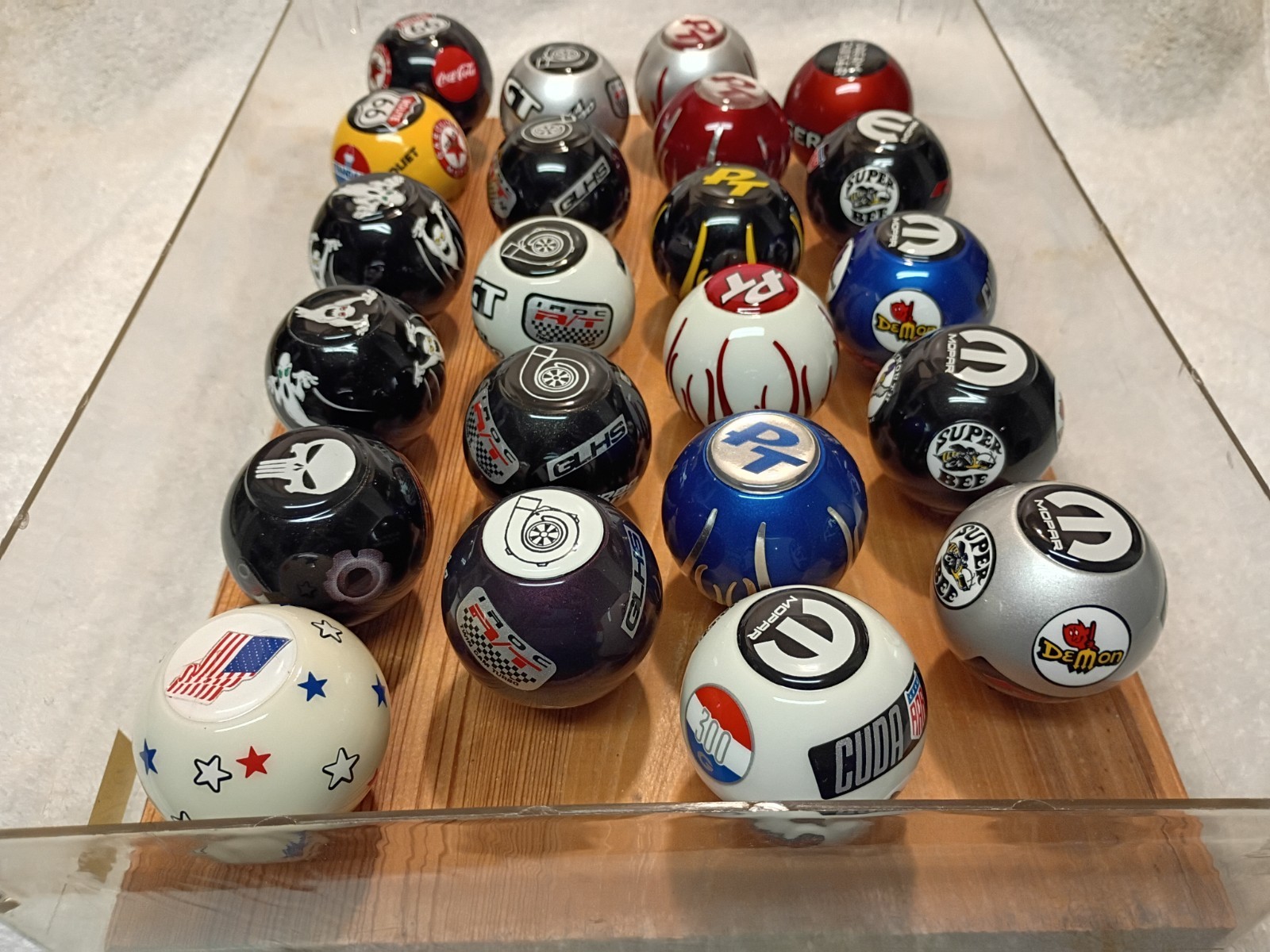 Lot Of 22 Custom Round Ball Gear Shift Knobs. Resin? Non-Threaded. Gr8t Mix!!