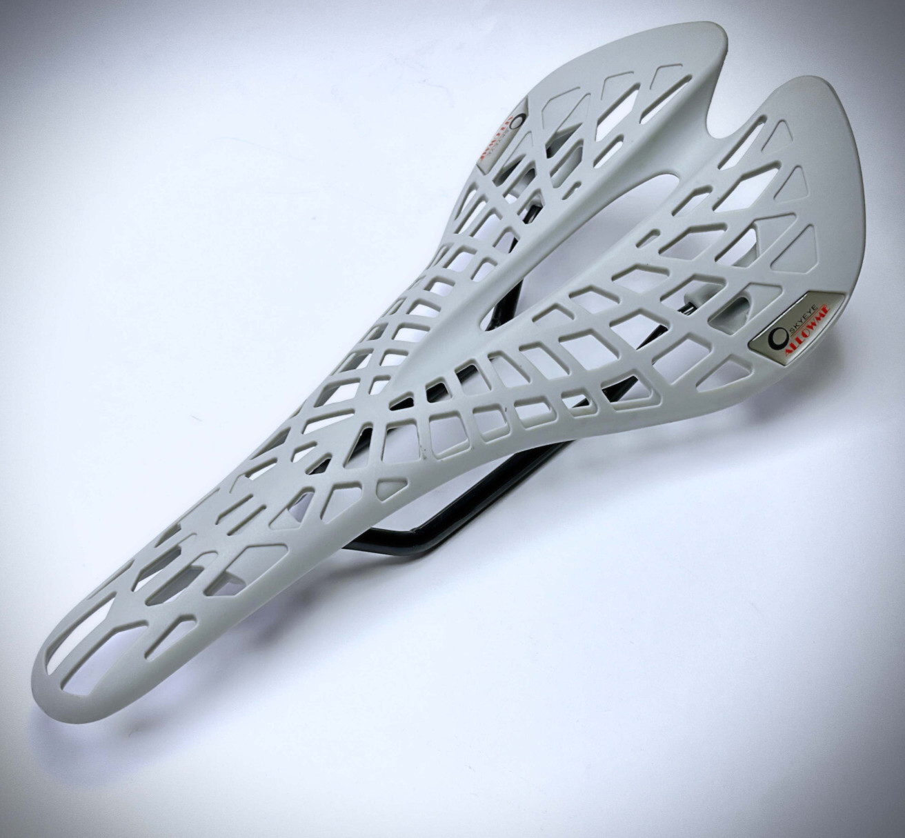 Saddle Resin Perforated Gray New 6.31oz 280x 5 1/8in SKYEYE Allowme
