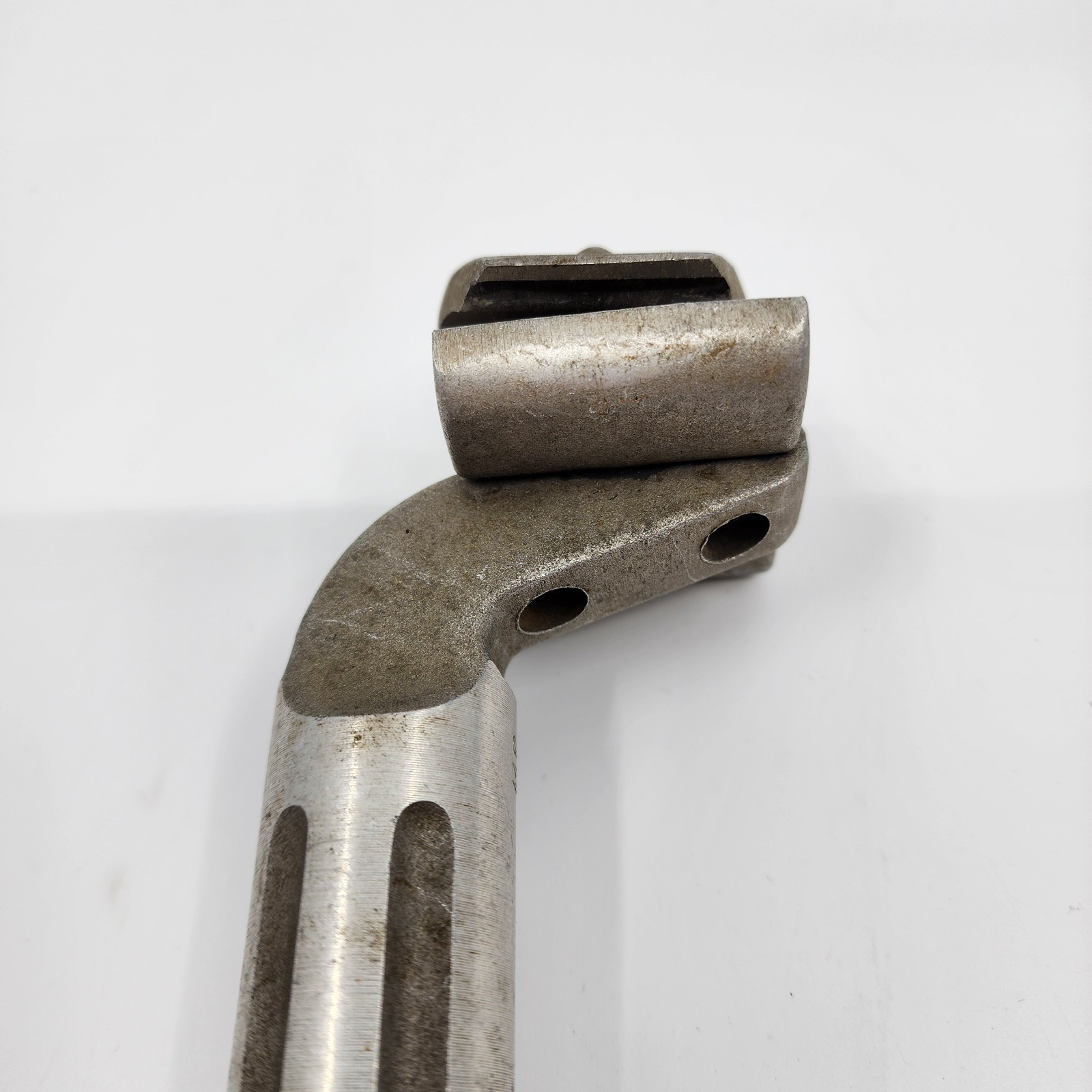 Avocet 27mm Bicycle 30mm Off-Set Adjustable 210mm Fluted Seatpost -Missing bolt