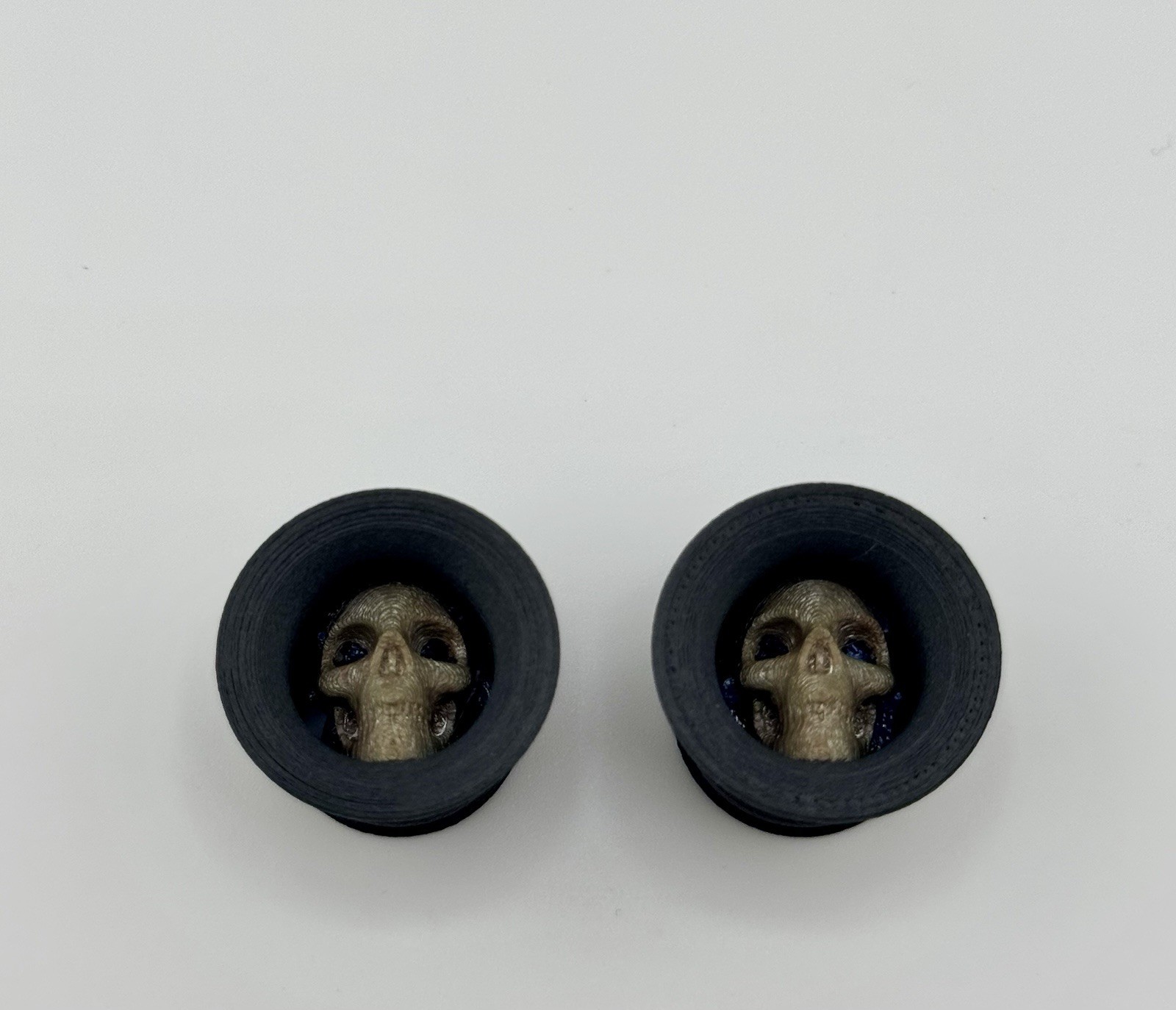 Skull Road Bike Bar Plugs – PETG Carbon Fiber Infused – Black, Tan, or Red – Set