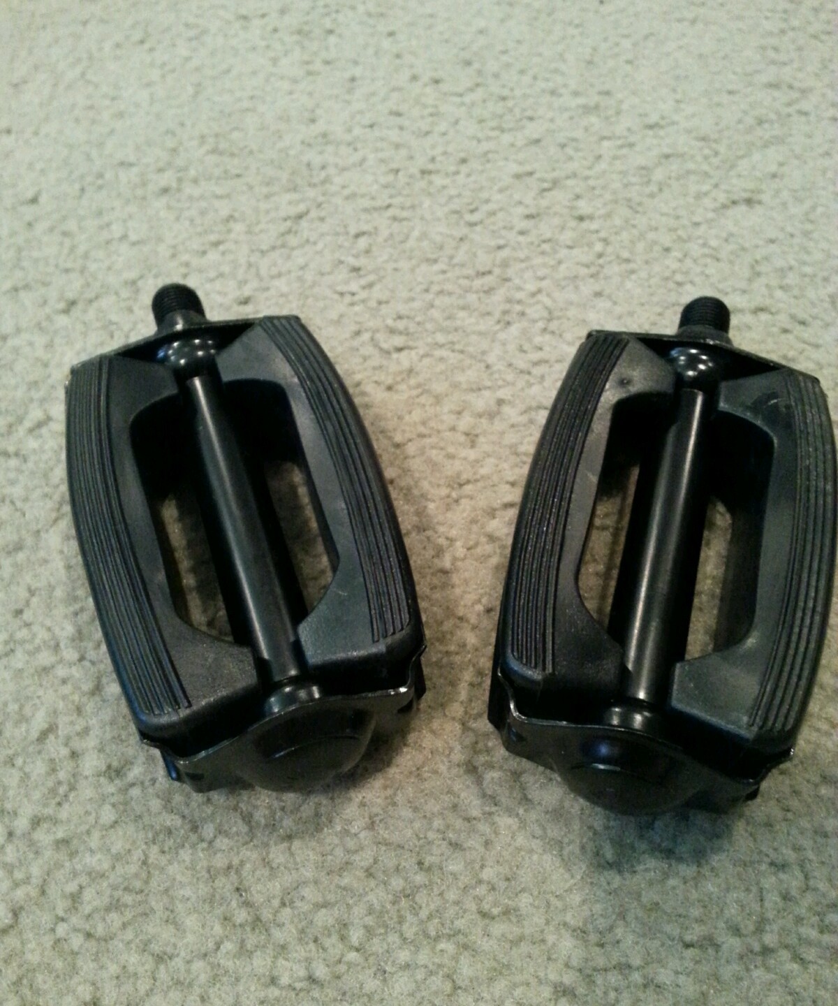 QUALITY BLACK BOW STYLE BICYCLE PEDALS,1/2″, STINGRAYS,CRUISERS.KRATES