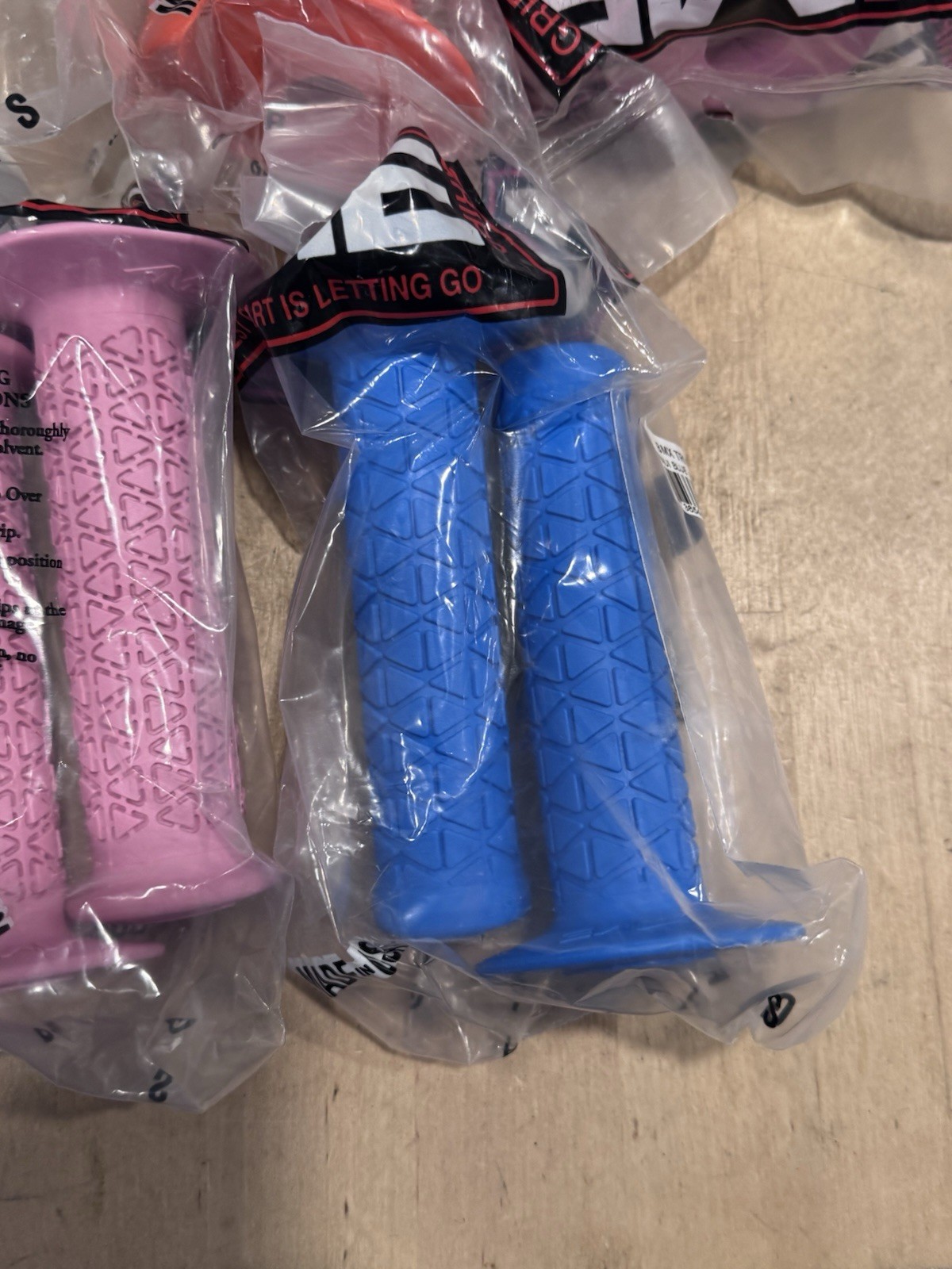 LOT OF 8 NEW AME BMX GRIPS ASSORTED COLORS OLDSCHOOL GT HARO REDLINE