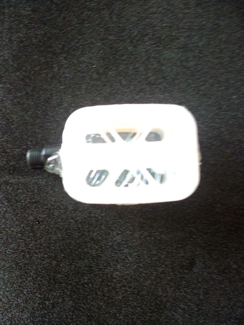 White Flat Pedal Plastic 9/16 Inch New Lightweight