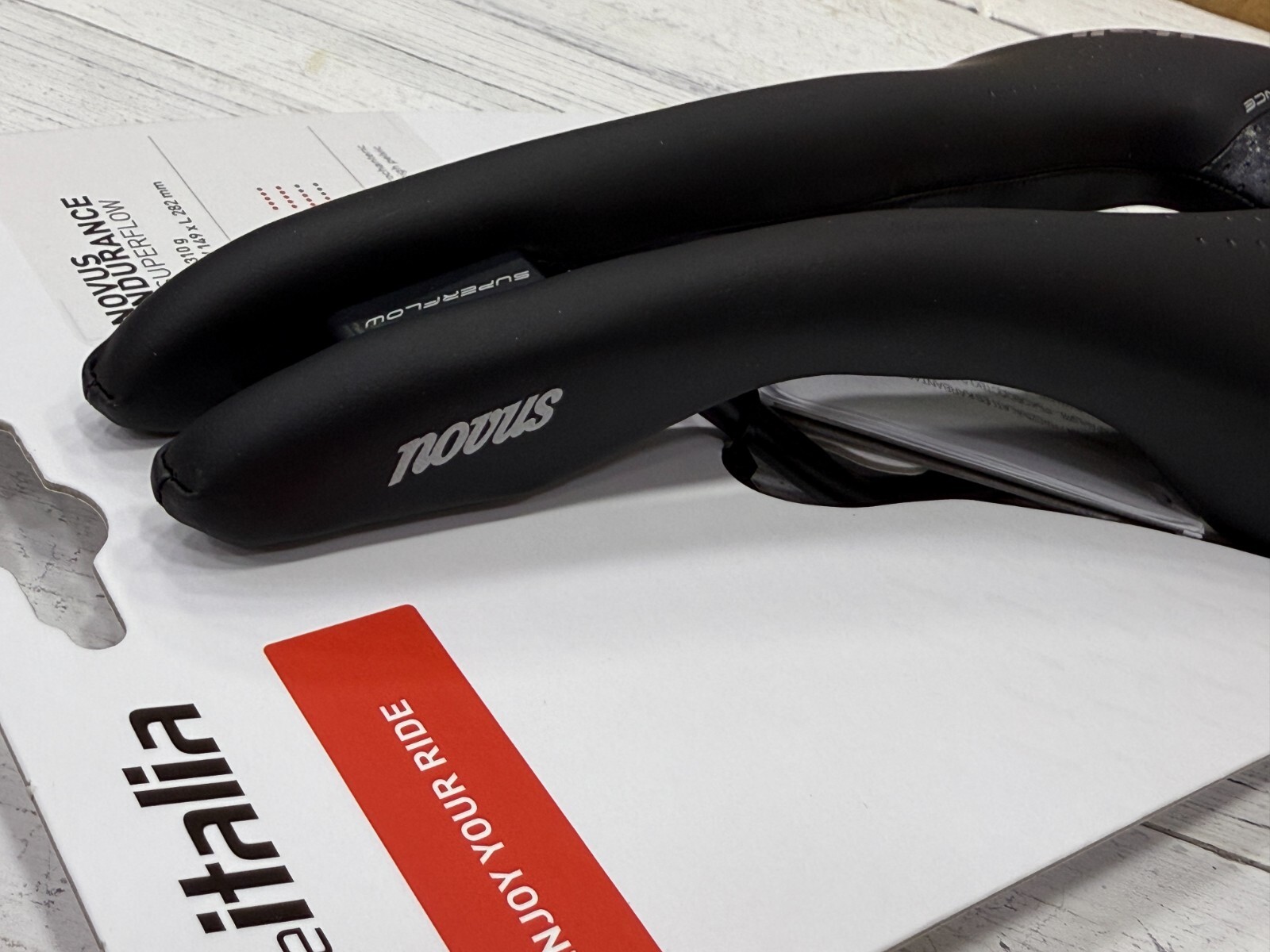 Selle Italia Novus Endurance TM Superflow Manganese Rail L3 149x282mm) Saddle