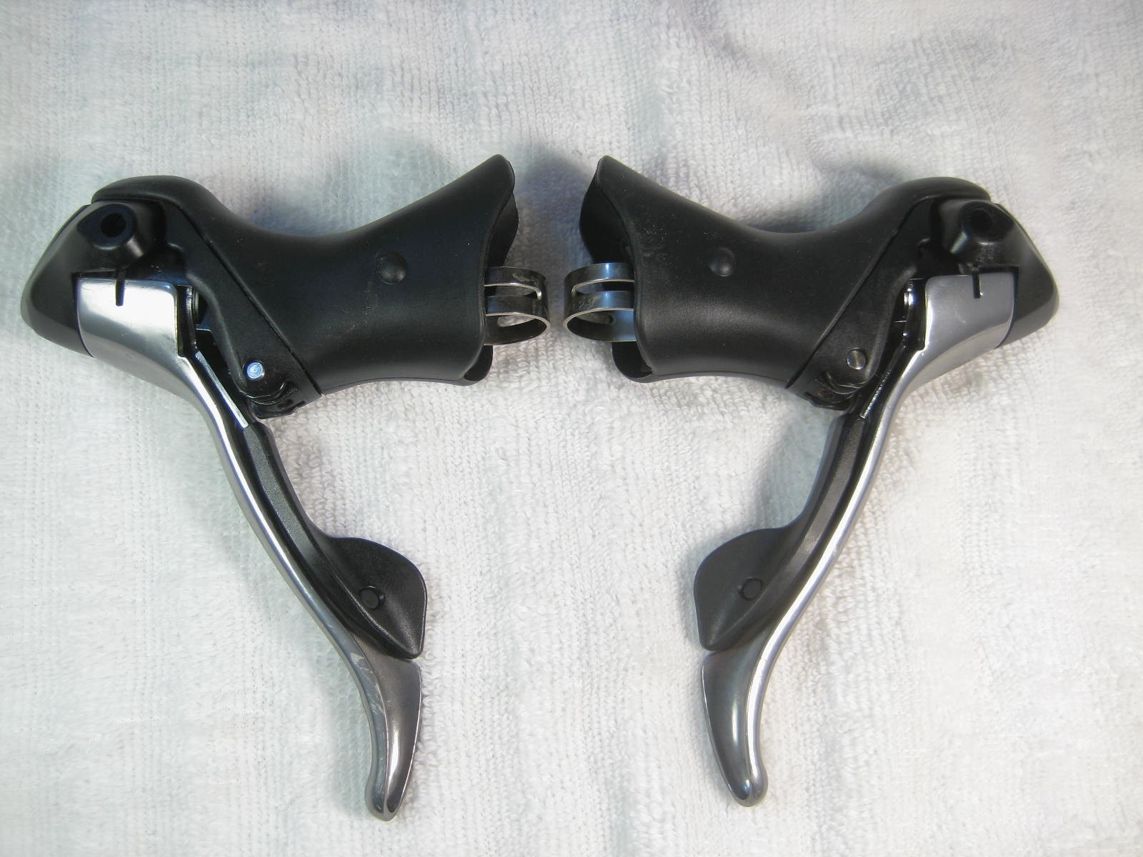 Shimano 105 Brake Shift Levers ST-5600 STI 3 x 10 speed Road Bike