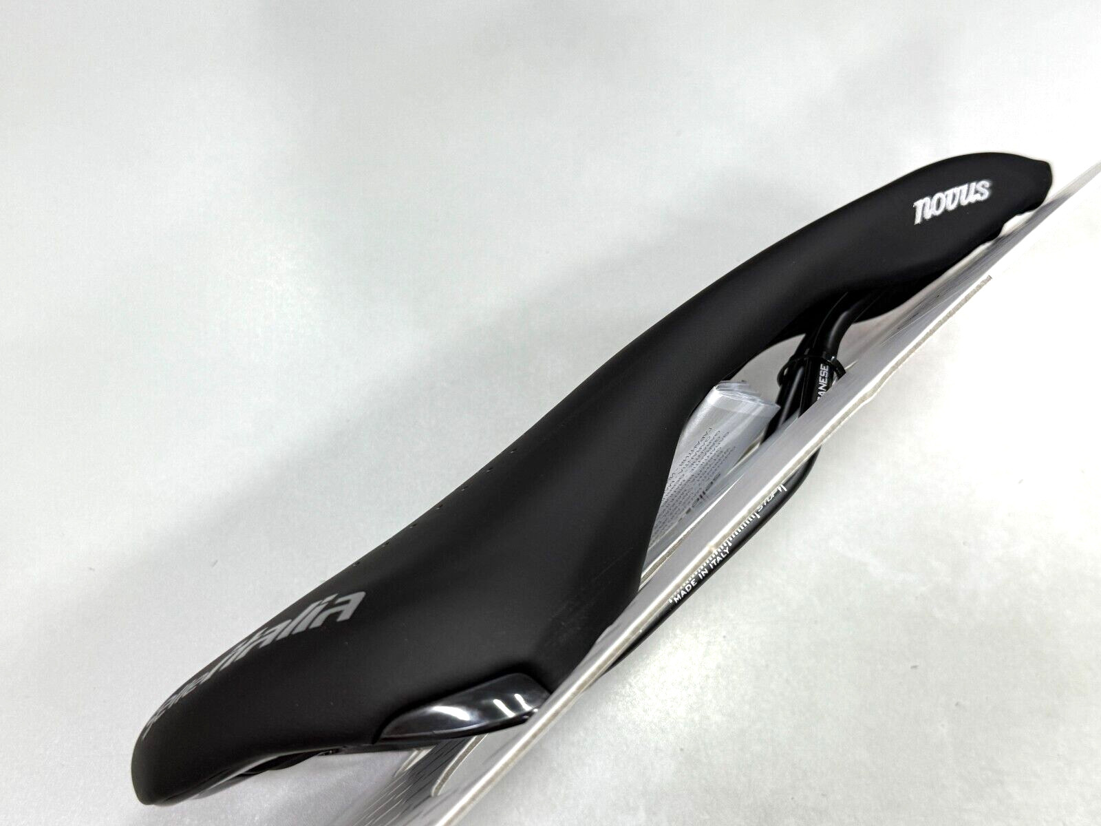 Selle Italia Novus Endurance TM Superflow Manganese Rail Saddle L3 (149x 282mm)