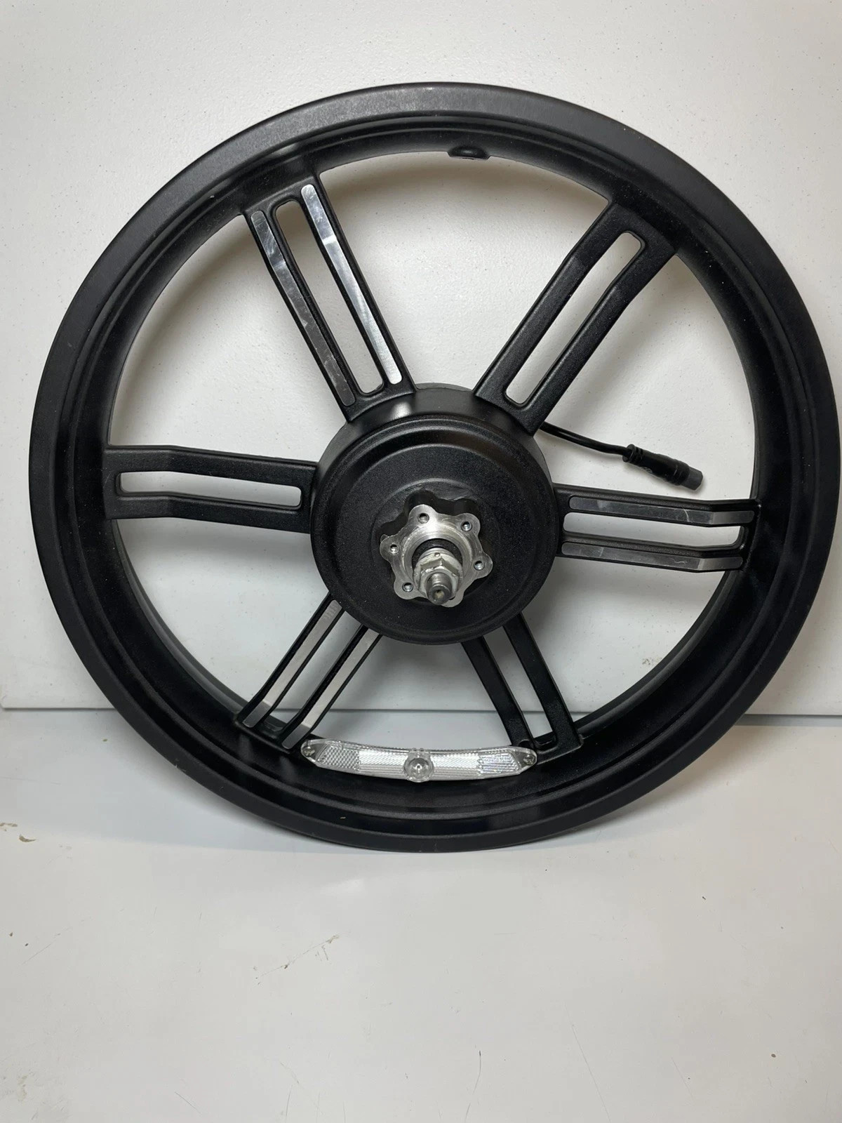 20″X 4″ 750w BAFANG Hub Motor MAG Wheel 175mm, 3 pin plug, screw on freewheel.