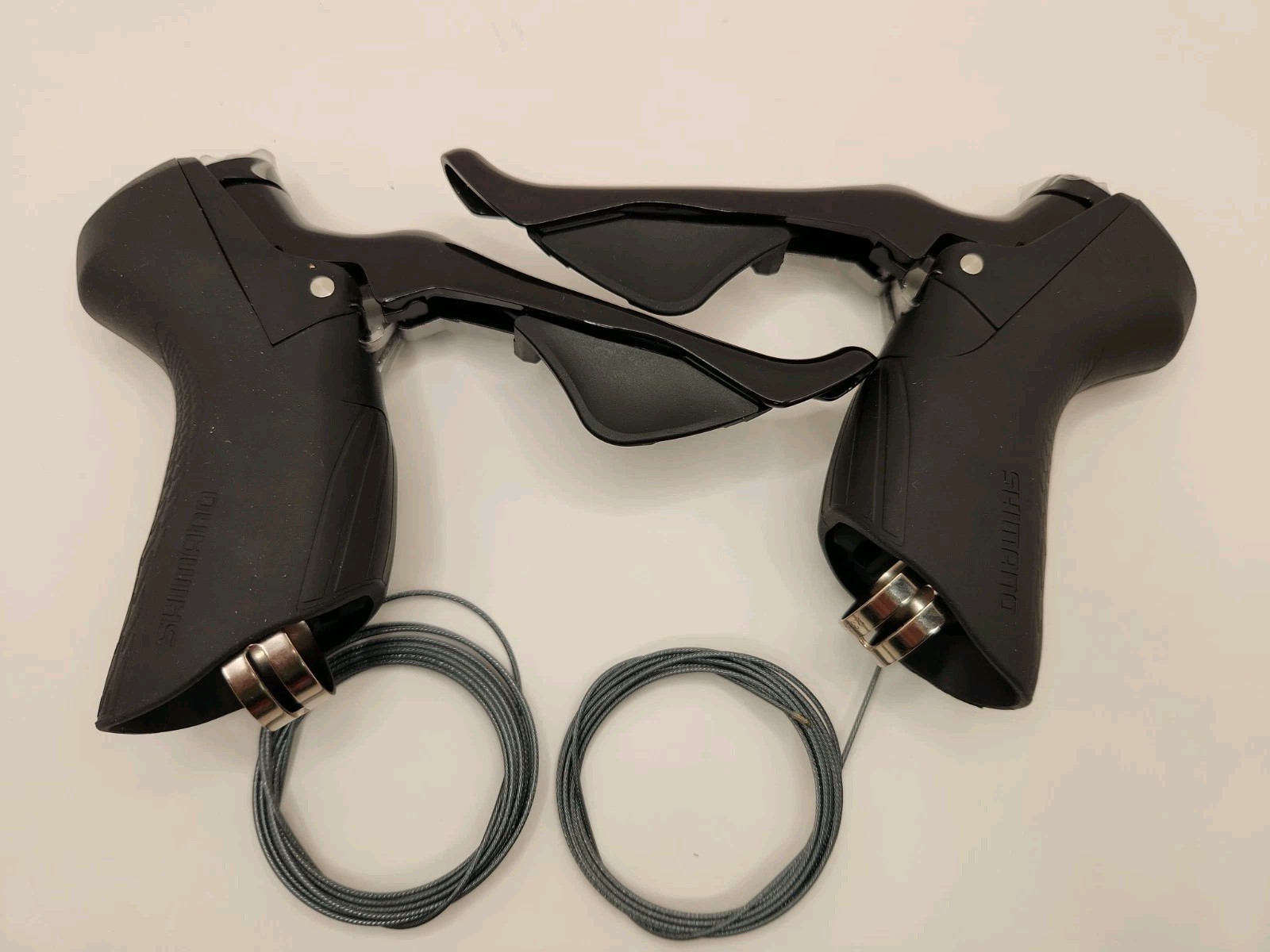 NEW Shimano 105 ST-R7000 2 x 11 Shift/Brake Lever Set. Black