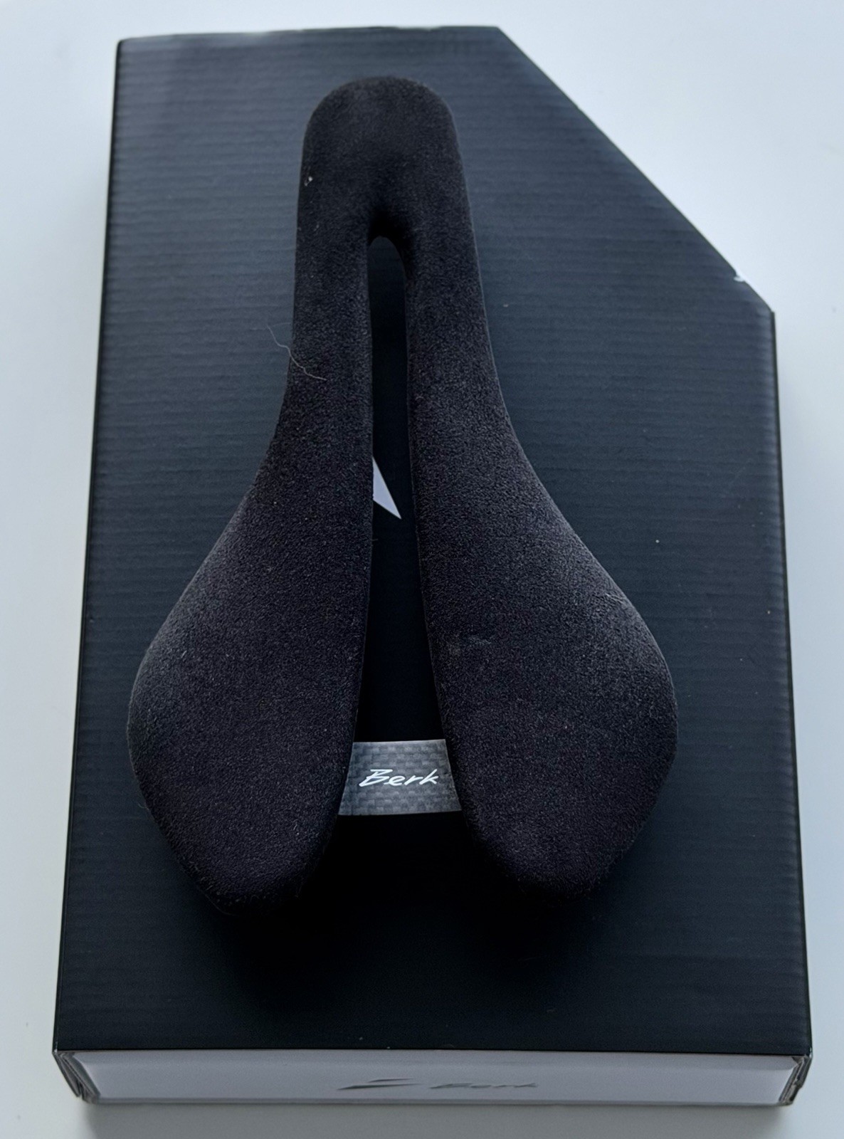 Berk Ploh Carbon Rails Saddle 143mm, Double Padded, Alcantara: 98 g ± 5 g